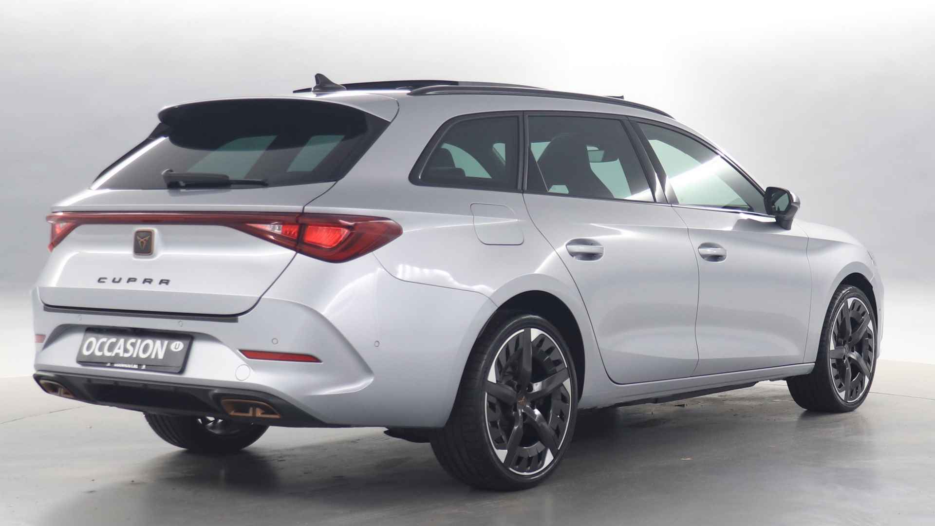 CUPRA Leon Sportstourer 1.4 TSI eHybrid 245pk PHEV VZ Performance / Panoramadak / Adaptive Cruise / Camera / Soundbox / Demonstratievoertuig - 2/39