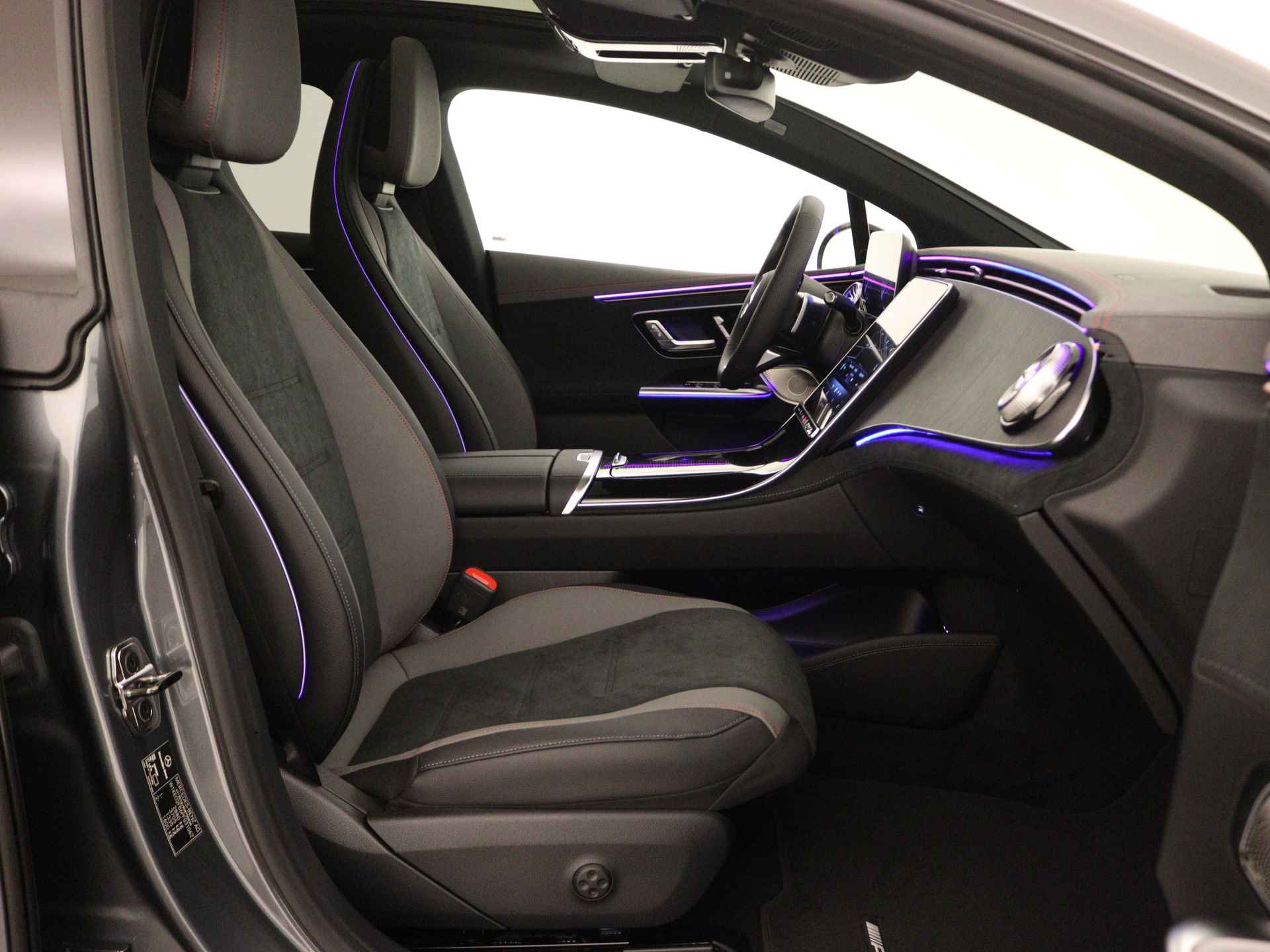Mercedes-Benz EQE 350 AMG Line | Premium Pack | Nightpakket | Luchtvering | Rijassistentiepakket plus | Parkeerpakket met 360° camera's | USB-pakket plus | Burmester® 3D-Surround sound system | Smartphone integratiepakket | - 25/35