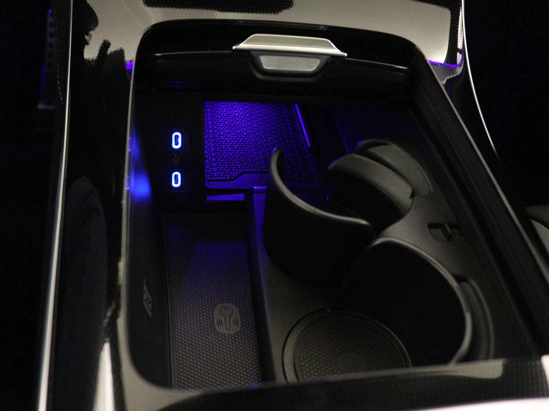 Mercedes-Benz EQE 350 AMG Line | Premium Pack | Nightpakket | Luchtvering | Rijassistentiepakket plus | Parkeerpakket met 360° camera's | USB-pakket plus | Burmester® 3D-Surround sound system | Smartphone integratiepakket | - 30/35