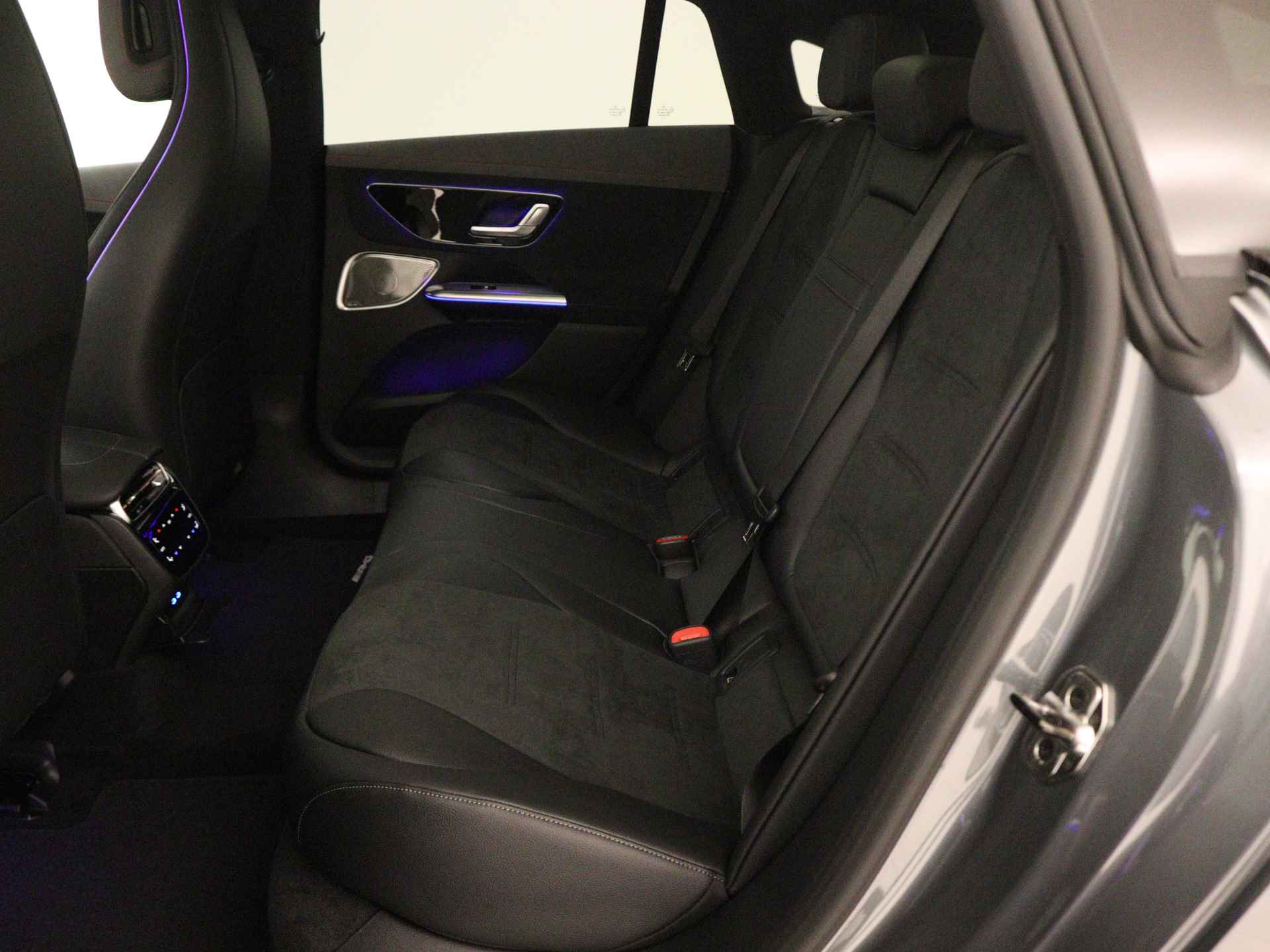 Mercedes-Benz EQE 350 AMG Line | Premium Pack | Nightpakket | Luchtvering | Rijassistentiepakket plus | Parkeerpakket met 360° camera's | USB-pakket plus | Burmester® 3D-Surround sound system | Smartphone integratiepakket | - 16/35