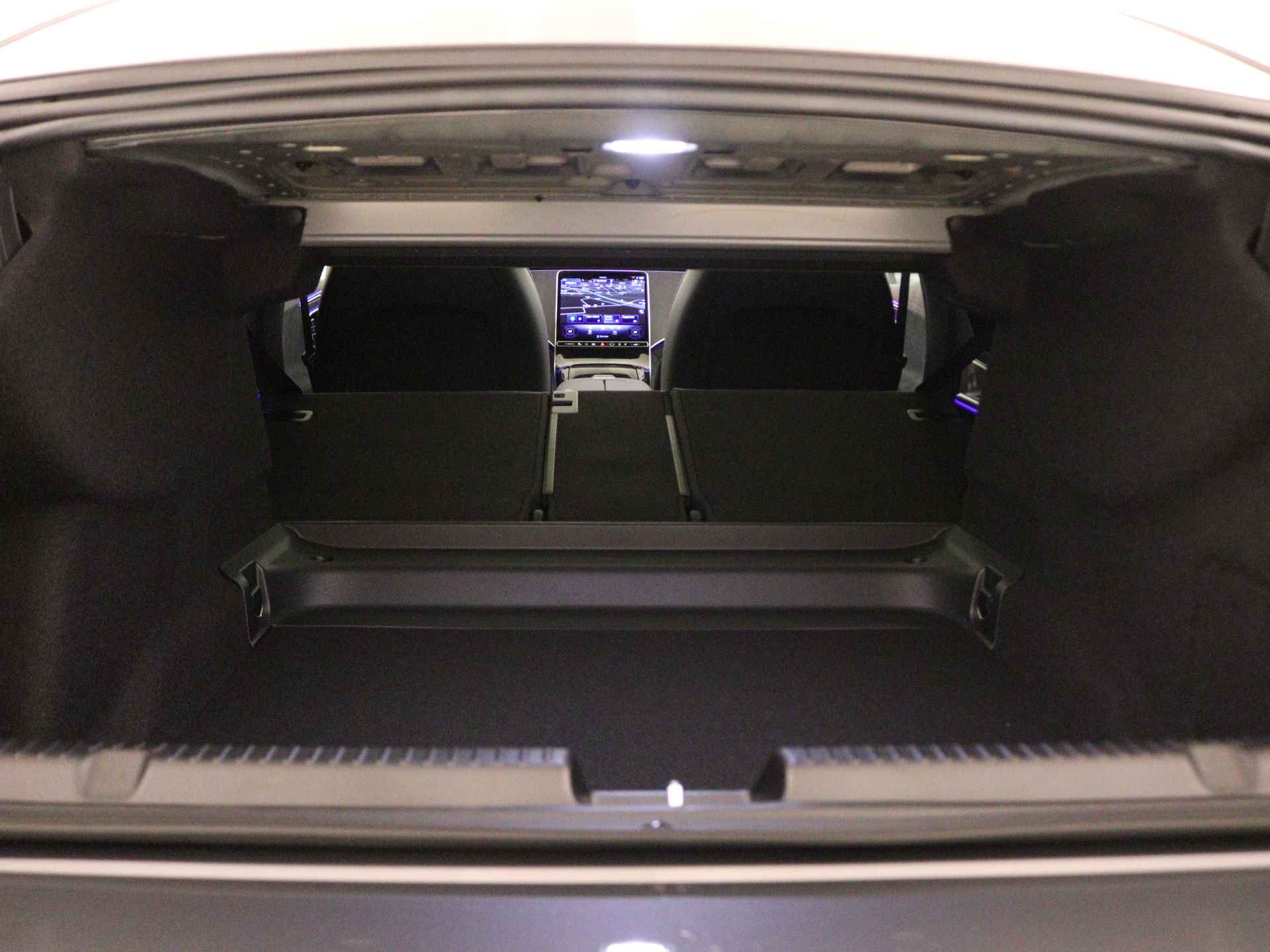Mercedes-Benz EQE 350 AMG Line | Premium Pack | Nightpakket | Luchtvering | Rijassistentiepakket plus | Parkeerpakket met 360° camera's | USB-pakket plus | Burmester® 3D-Surround sound system | Smartphone integratiepakket | - 33/35