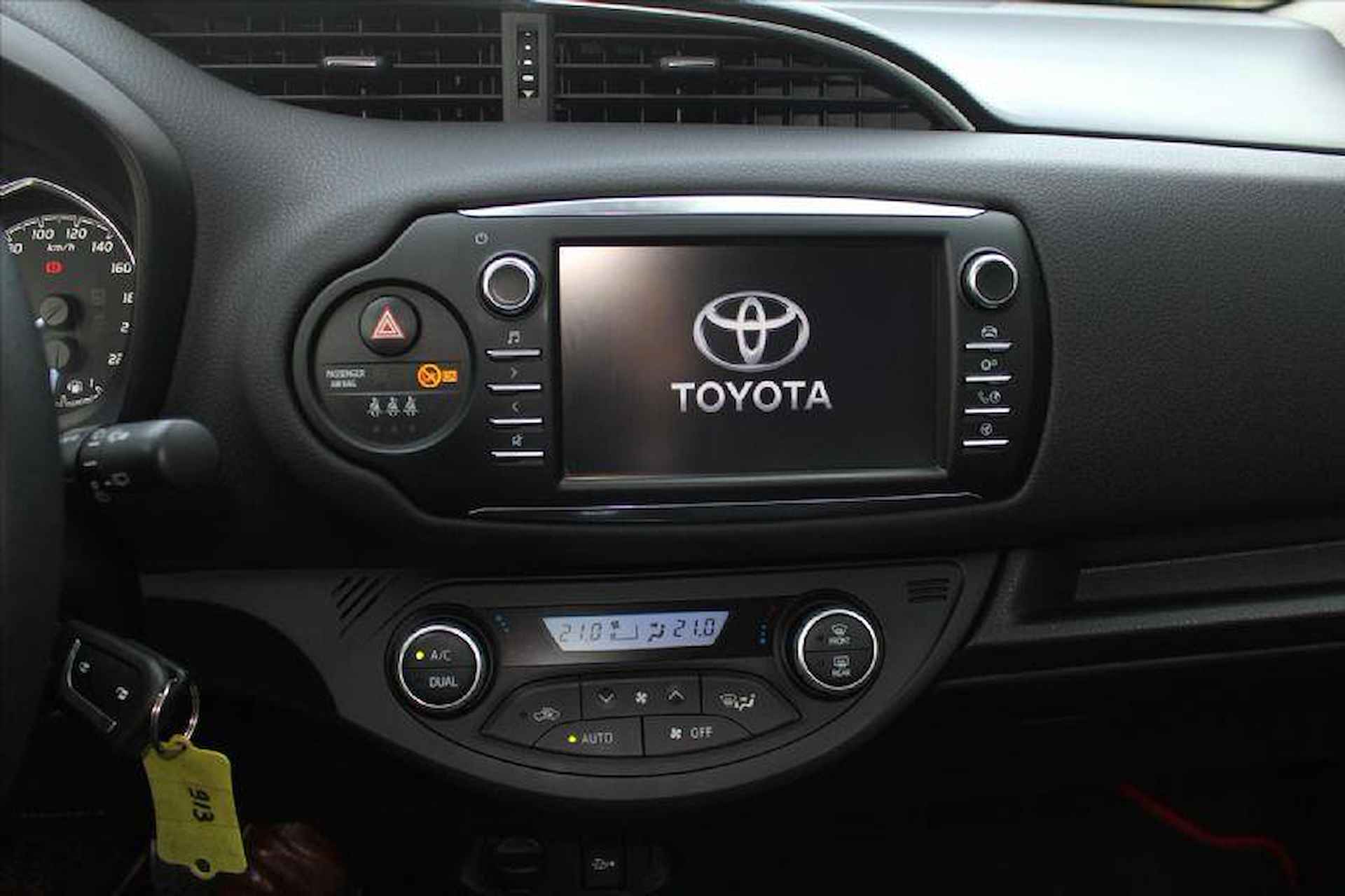 Toyota Yaris 1.0 VVT-i 69 PK | SPORT | ClLIMATRONIC| NAVI | CAMERA - 19/19