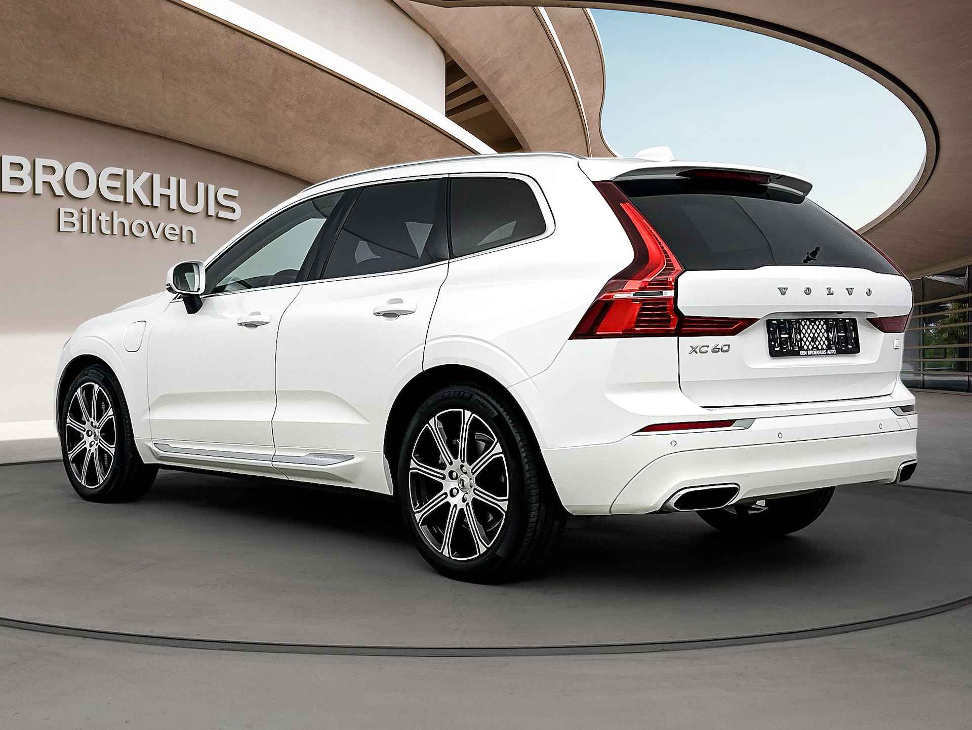 Volvo XC60 T6 AWD Recharge Inscription | Luchtvering | 360° Camera | Head-Up Display | Harman Kardon | Stoelventilatie | Adaptieve Cruise C - 35/62