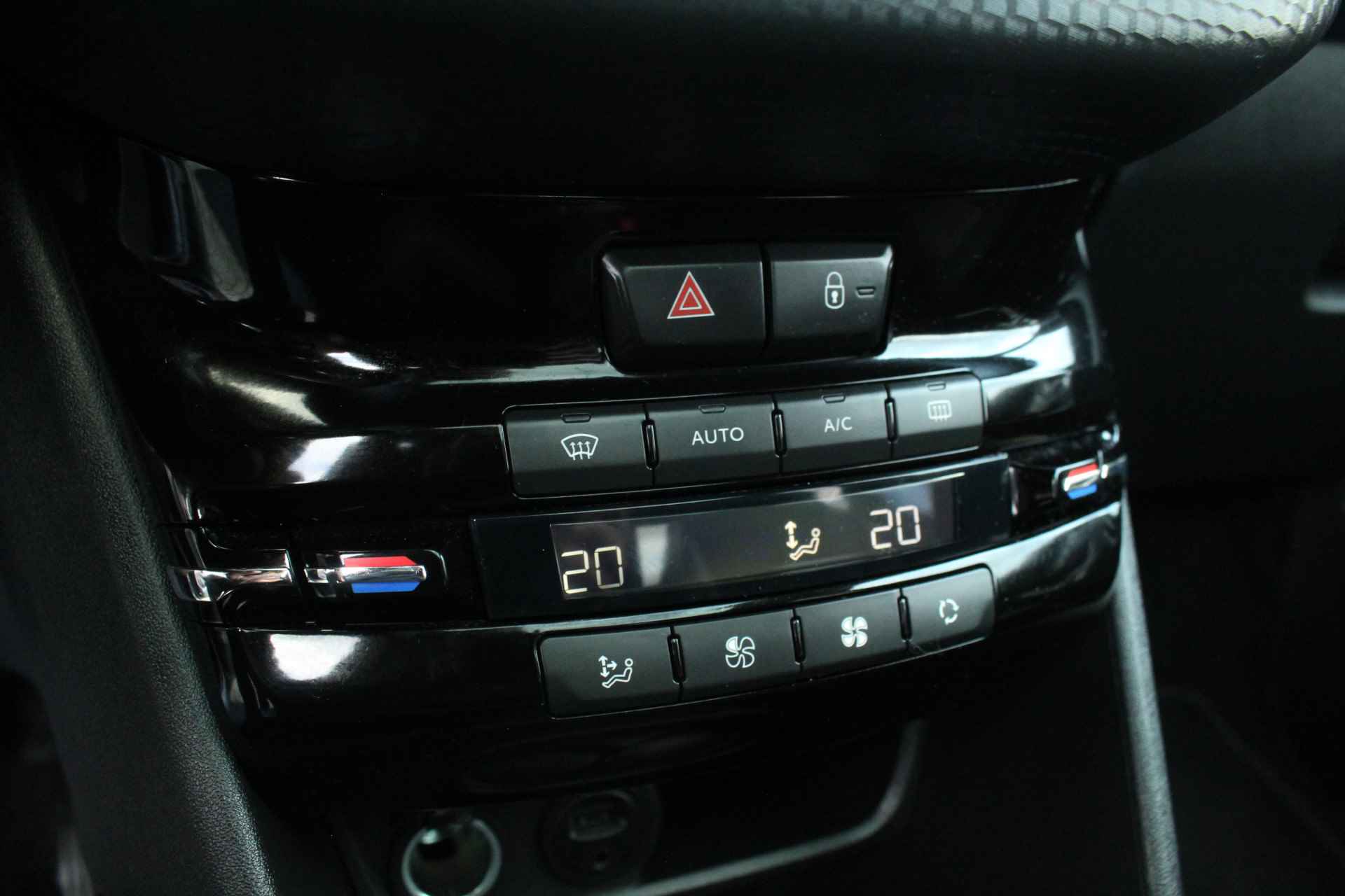 Peugeot 2008 SUV 1.2 110PK ALLURE | Panoramadak | Navi | Climate & Cruise C. | LMV BLUETOOTH ETC - 5/20