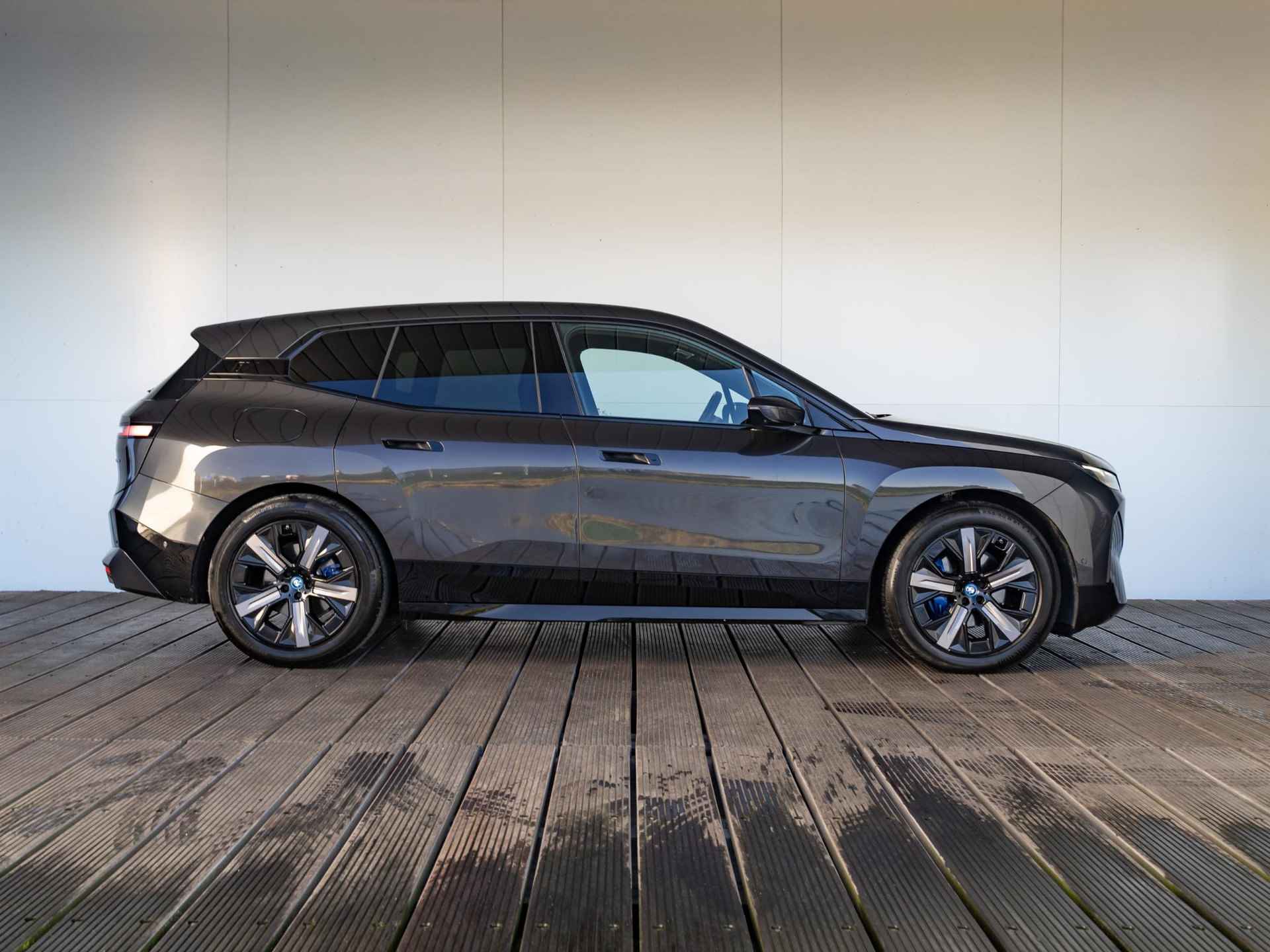 BMW iX xDrive40 High Executive | M-Sportpakket | Driving Assistant Professional | Sky Lounge | Harman Kardon | 22 inch - 4/38