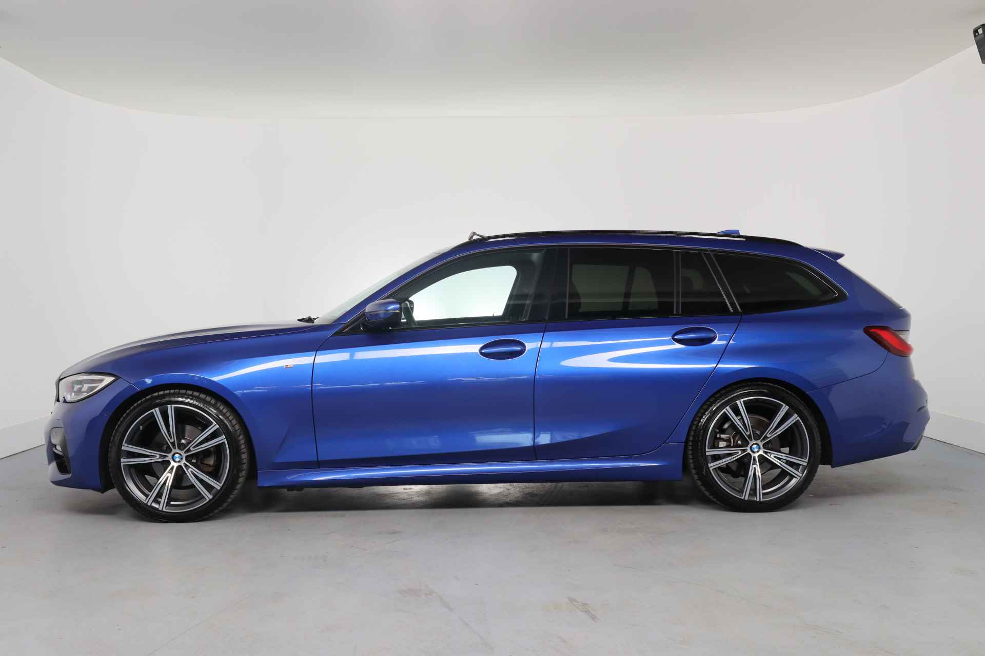 BMW 3 Serie Touring 320i High Executive | M-Sport | Dealer Onderhouden! | LED | Memory Zetels | Open Dak | Camera | Sportstoelen| Leder | Am - 4/55