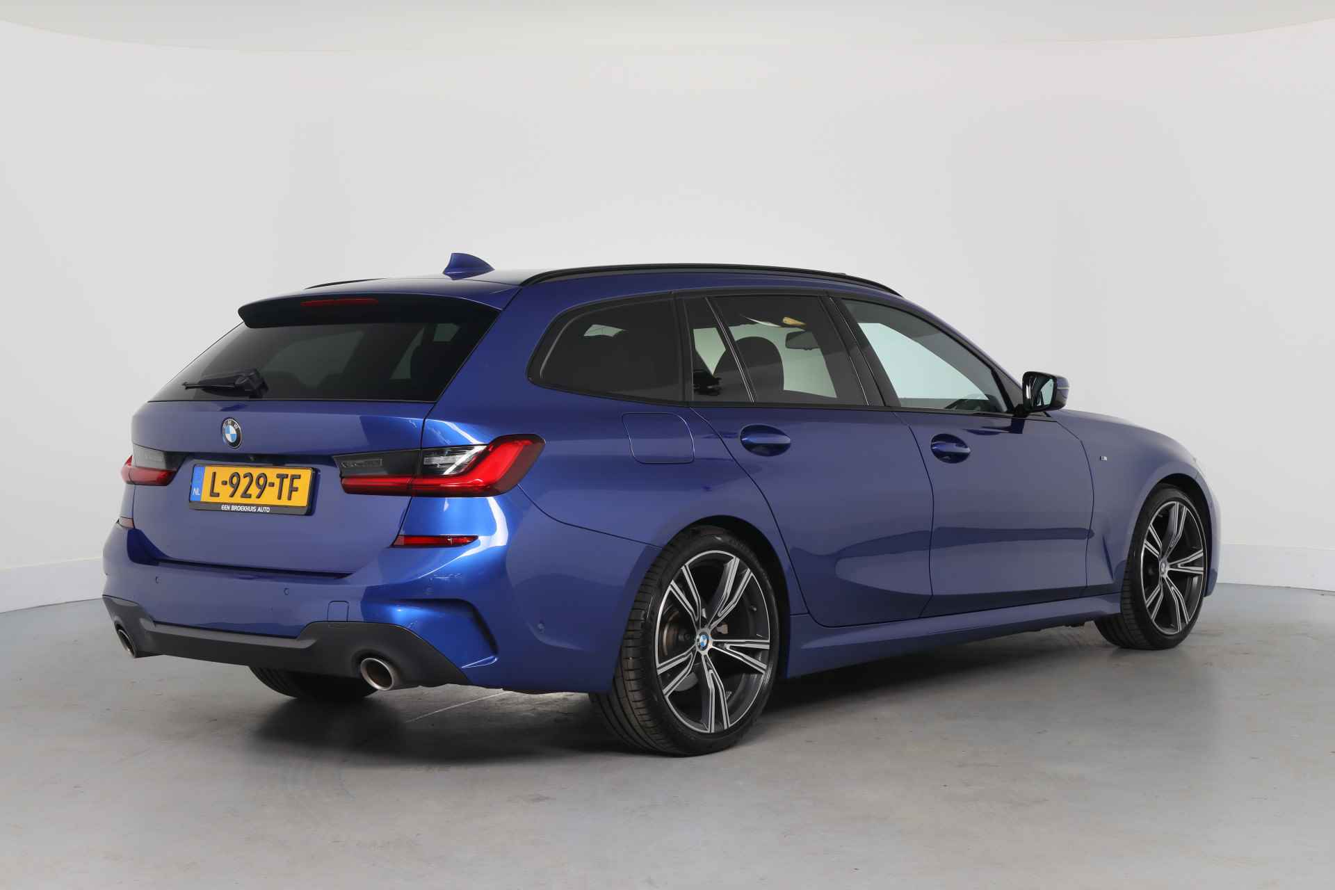 BMW 3 Serie Touring 320i High Executive | M-Sport | Dealer Onderhouden! | LED | Memory Zetels | Open Dak | Camera | Sportstoelen| Leder | Am - 7/55