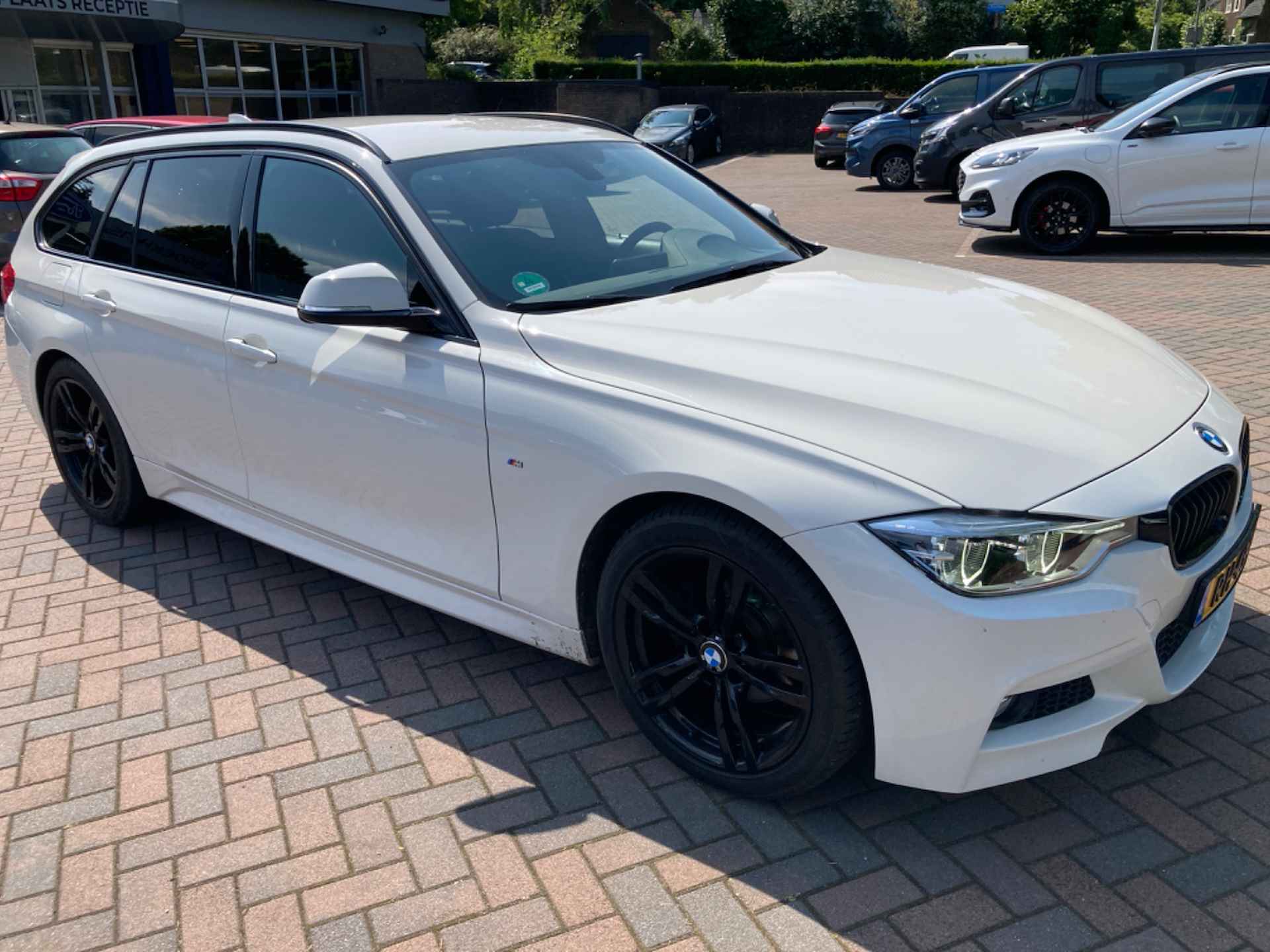 BMW 3 Serie Touring 318i EXECUTIVE | M-SPORT | 18'' LMV | SPORT STOEL | PRIVACY GLASS | LED | NAVI | CLIMATE CONRTOL | PARK SENSOR - 15/28