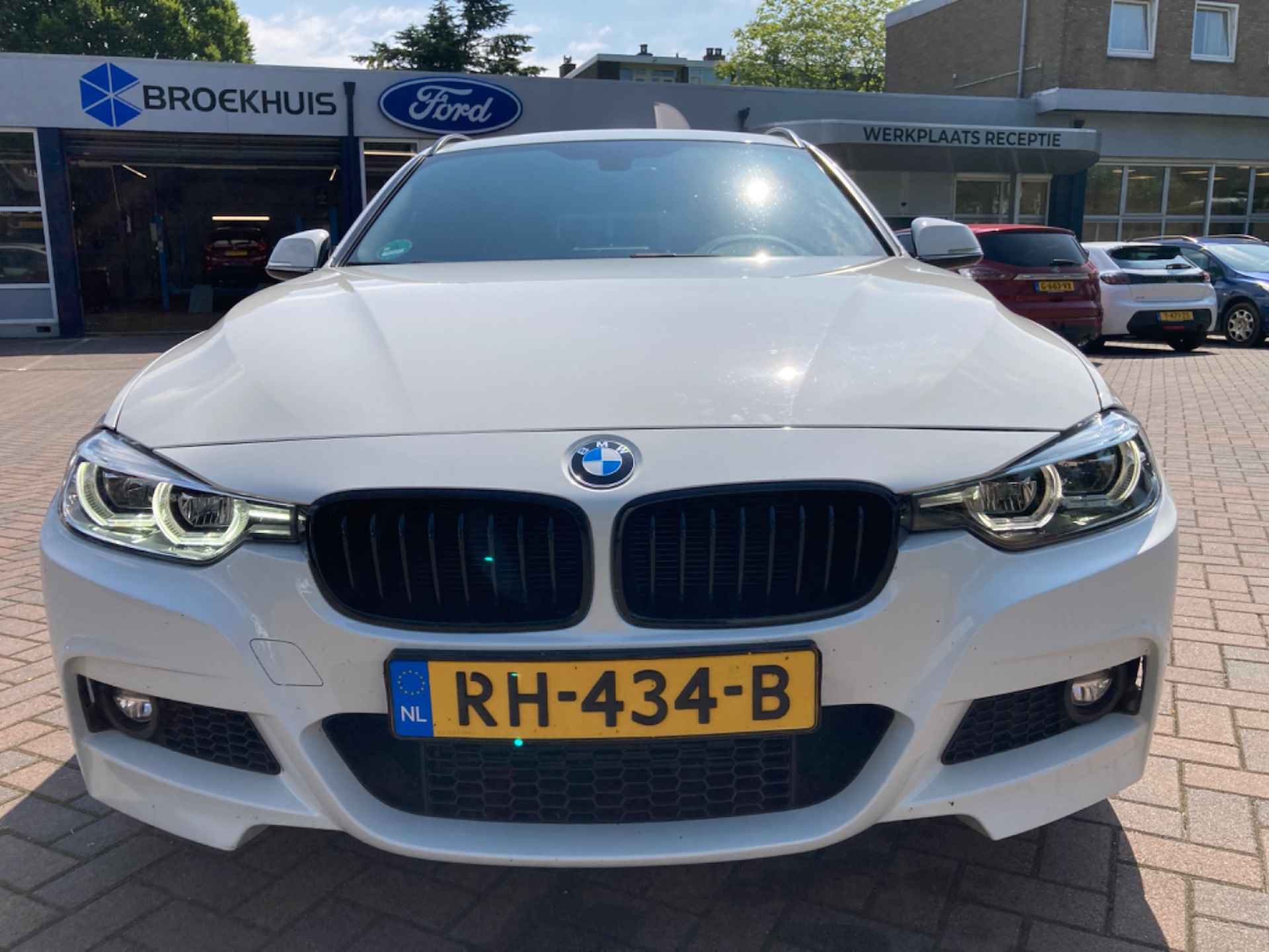 BMW 3 Serie Touring 318i EXECUTIVE | M-SPORT | 18'' LMV | SPORT STOEL | PRIVACY GLASS | LED | NAVI | CLIMATE CONRTOL | PARK SENSOR - 26/28