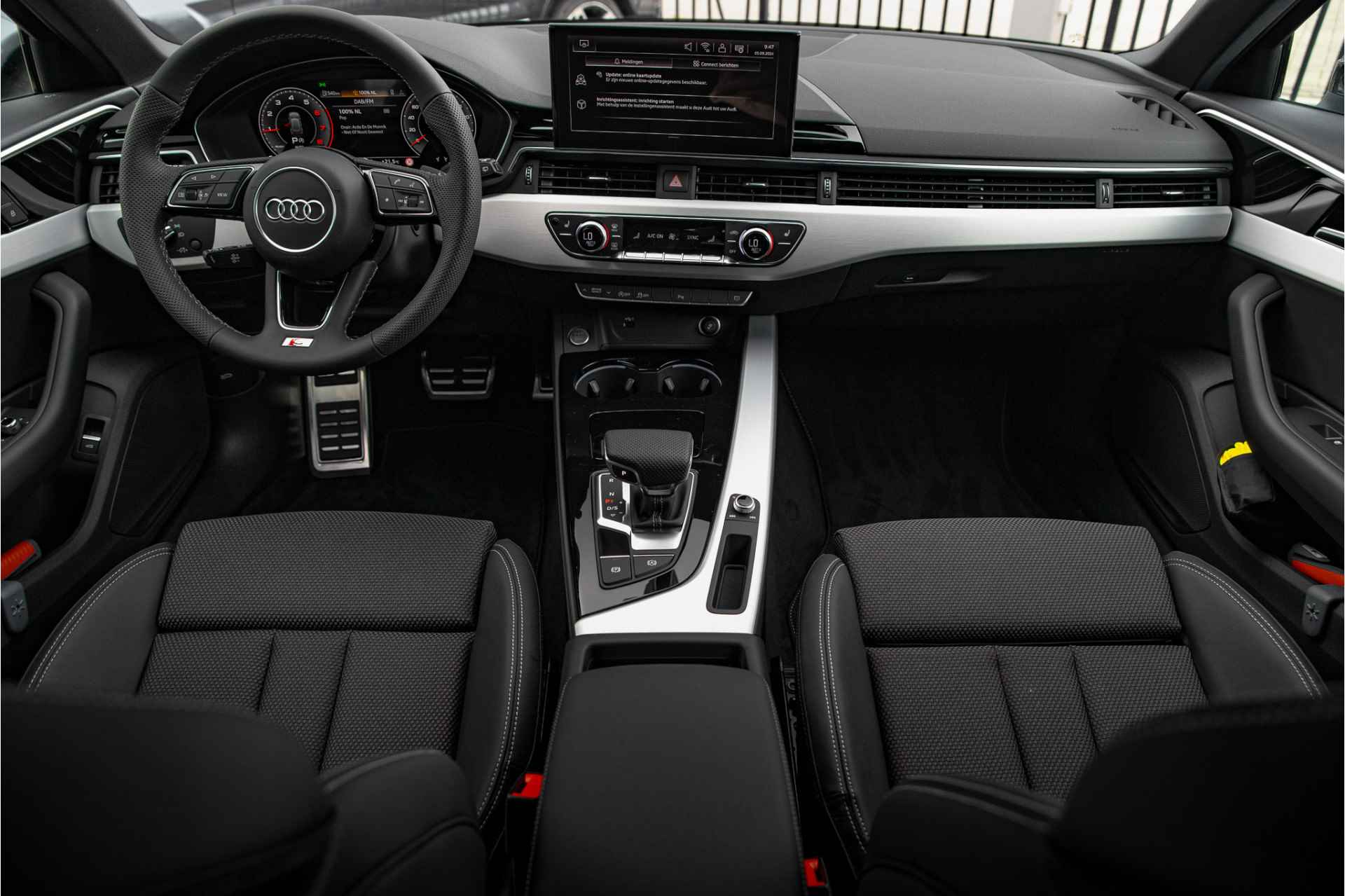 Audi A4 Avant 35 TFSI S edition Competition | Stoelverwarming | Cruise control | Navigatie | Smartphone interface | Optiek zwart - 10/36