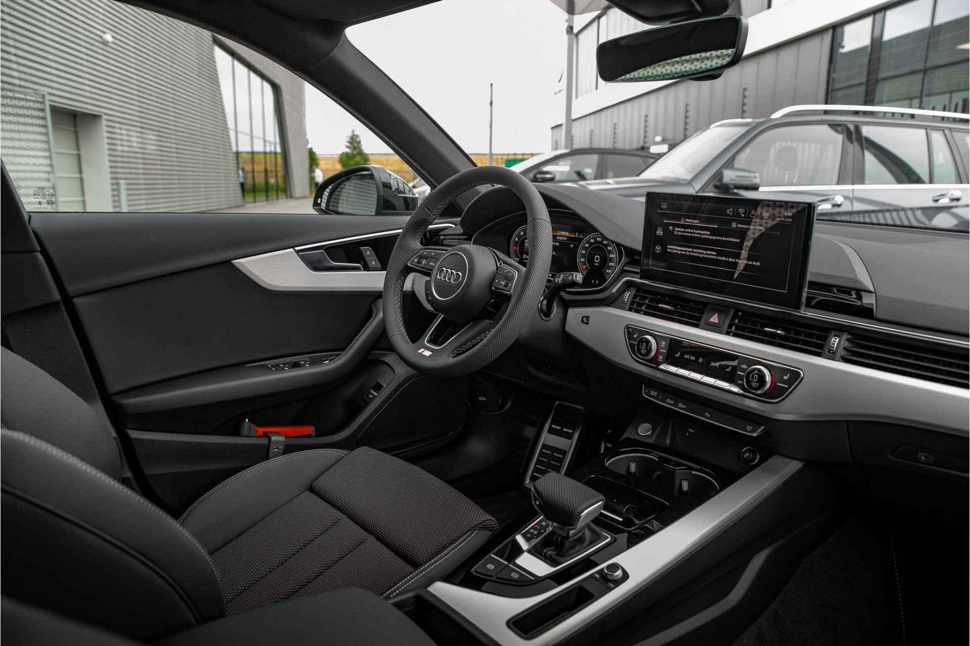 Audi A4 Avant 35 TFSI S edition Competition | Stoelverwarming | Cruise control | Navigatie | Smartphone interface | Optiek zwart - 11/36