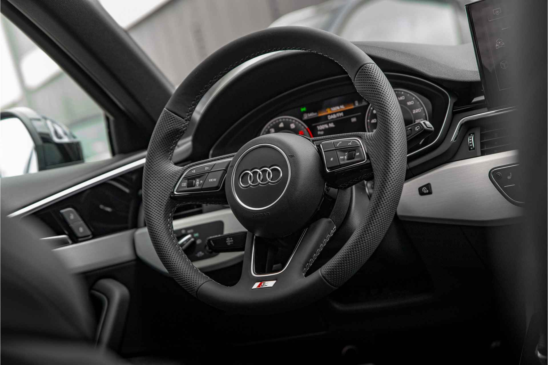 Audi A4 Avant 35 TFSI S edition Competition | Stoelverwarming | Cruise control | Navigatie | Smartphone interface | Optiek zwart - 12/36