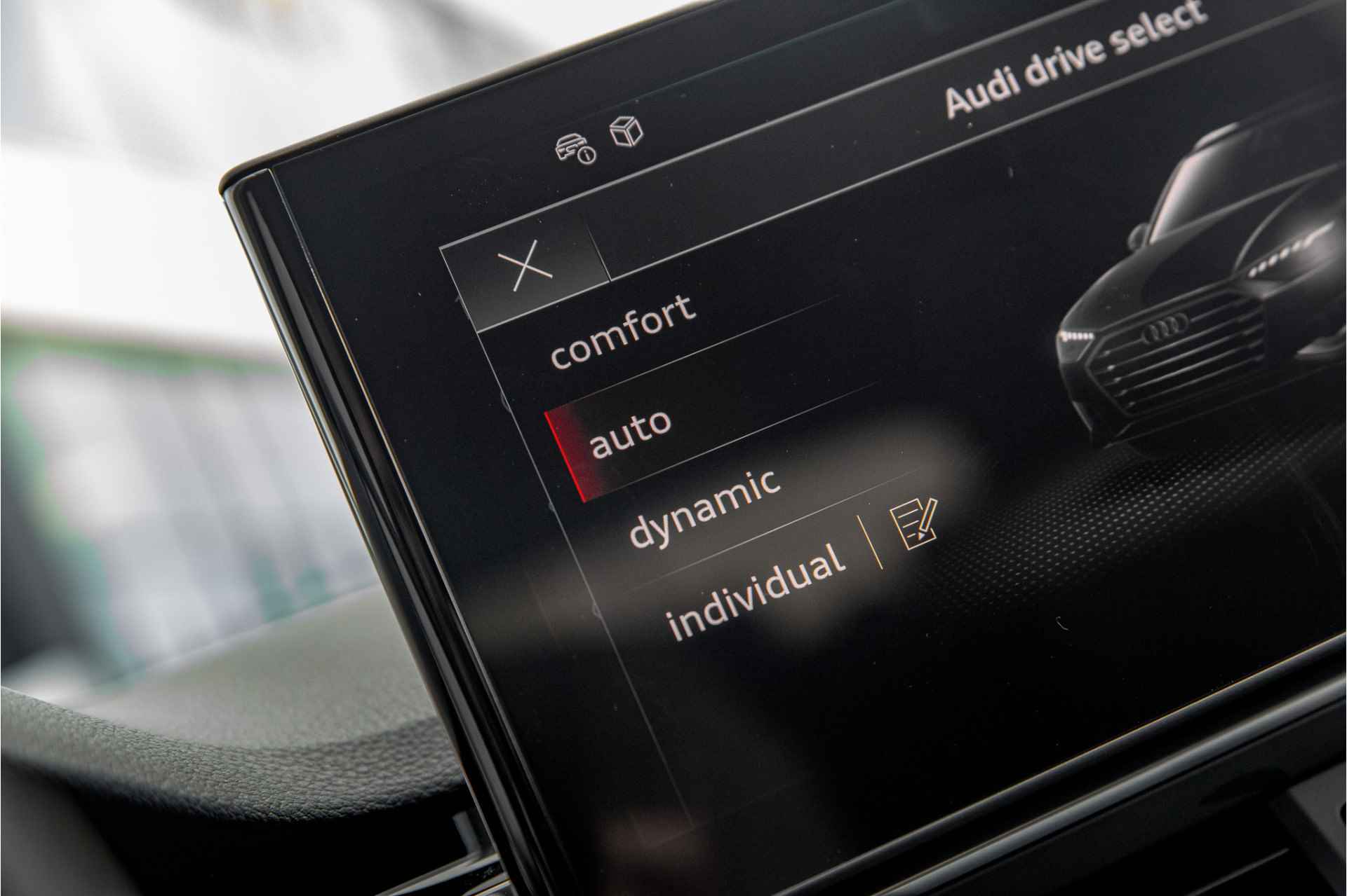 Audi A4 Avant 35 TFSI S edition Competition | Stoelverwarming | Cruise control | Navigatie | Smartphone interface | Optiek zwart - 36/36