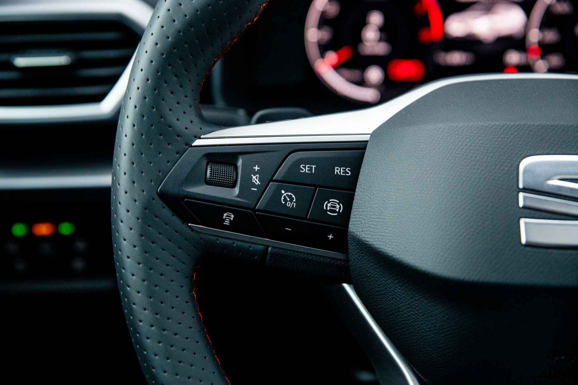 SEAT Leon 1.0 eTSI 110PK DSG Aut. FR Business Intense | Panorama Dak | Virtual Cockpit | ACC | 17'' LMV | Camera | App-Connect - 13/43