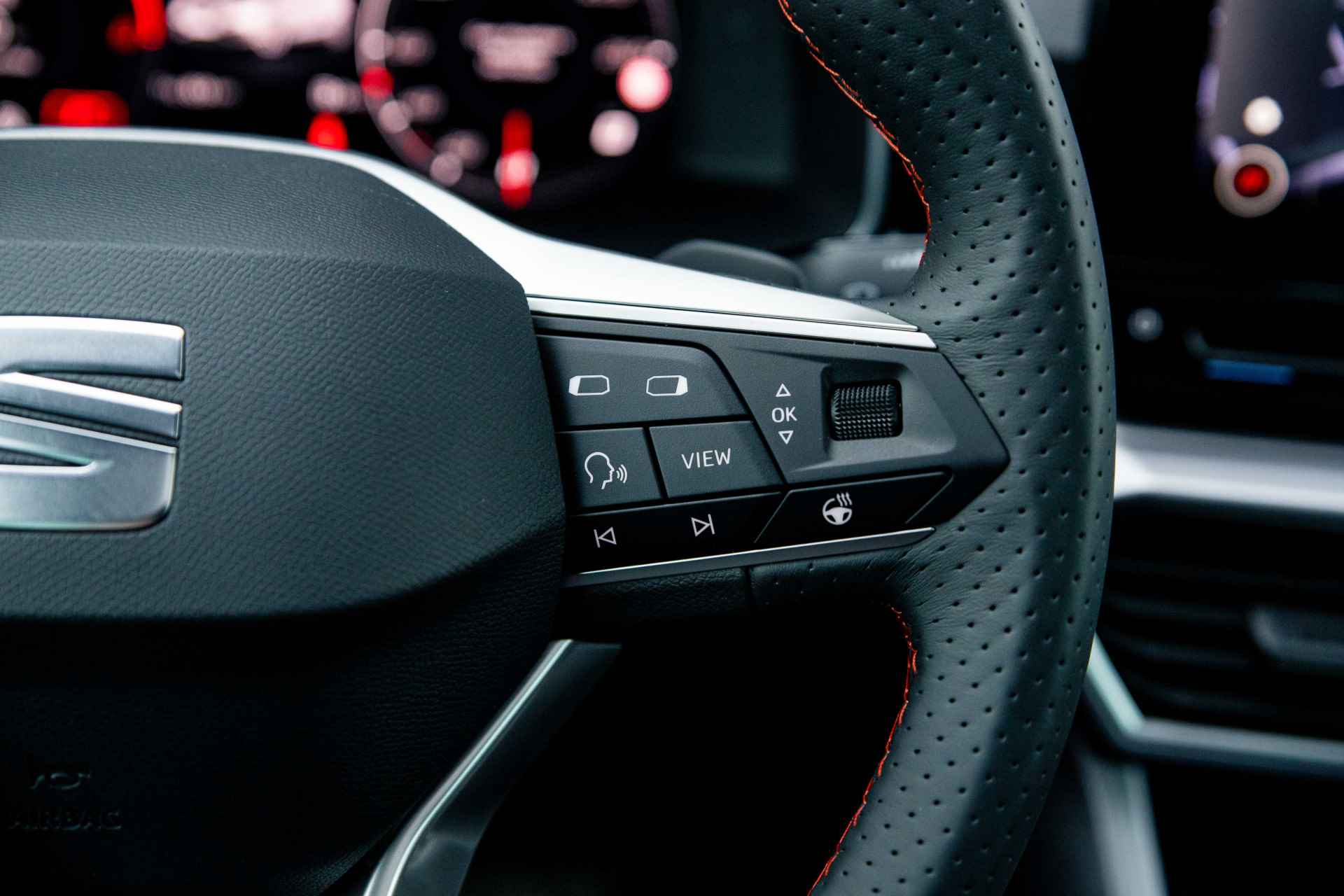 SEAT Leon 1.0 eTSI 110PK DSG Aut. FR Business Intense | Panorama Dak | Virtual Cockpit | ACC | 17'' LMV | Camera | App-Connect - 14/43