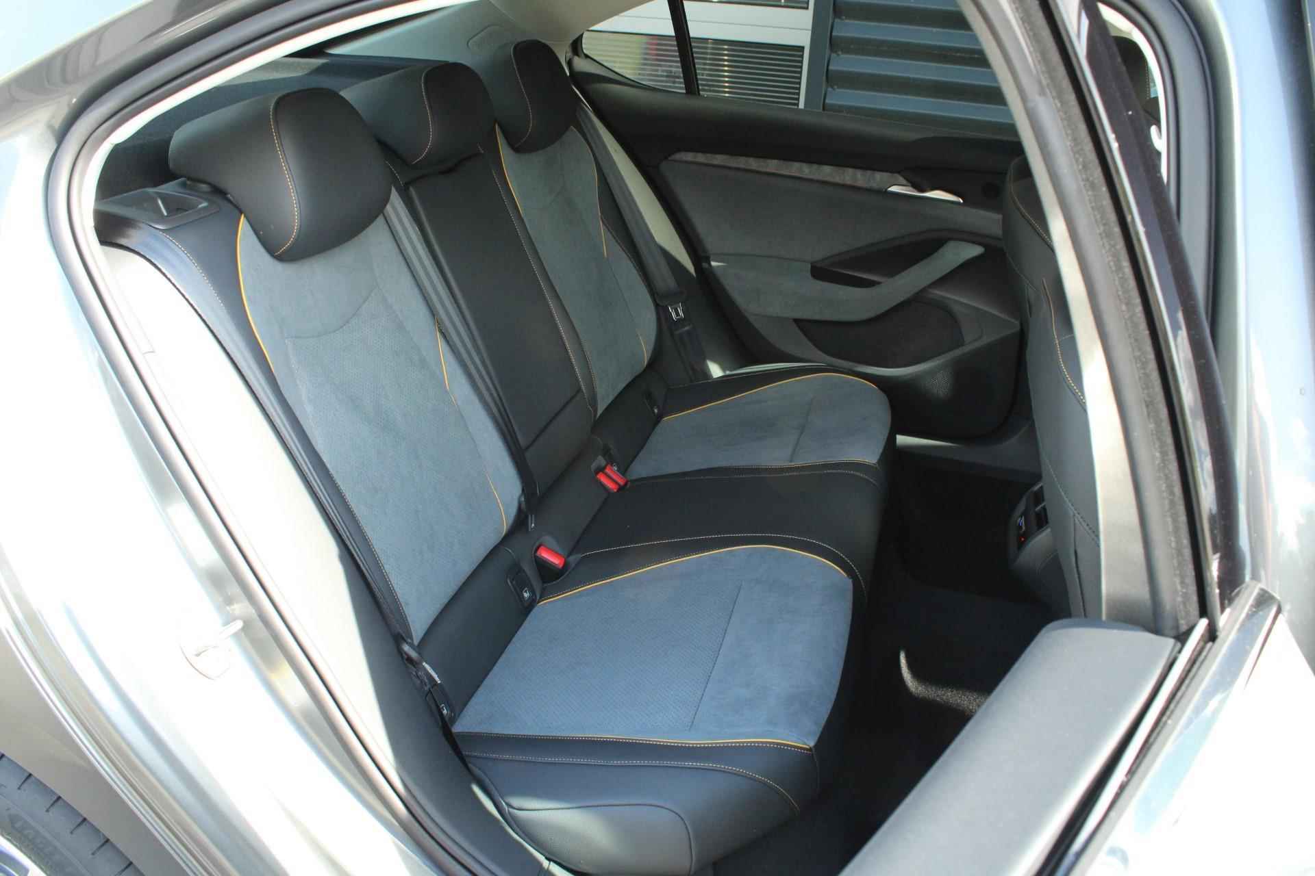 Skoda Superb 1.5 TSI 150pk DSG MHEV Business Edition | Trekhaak | Lounge Interieur Design - 16/50