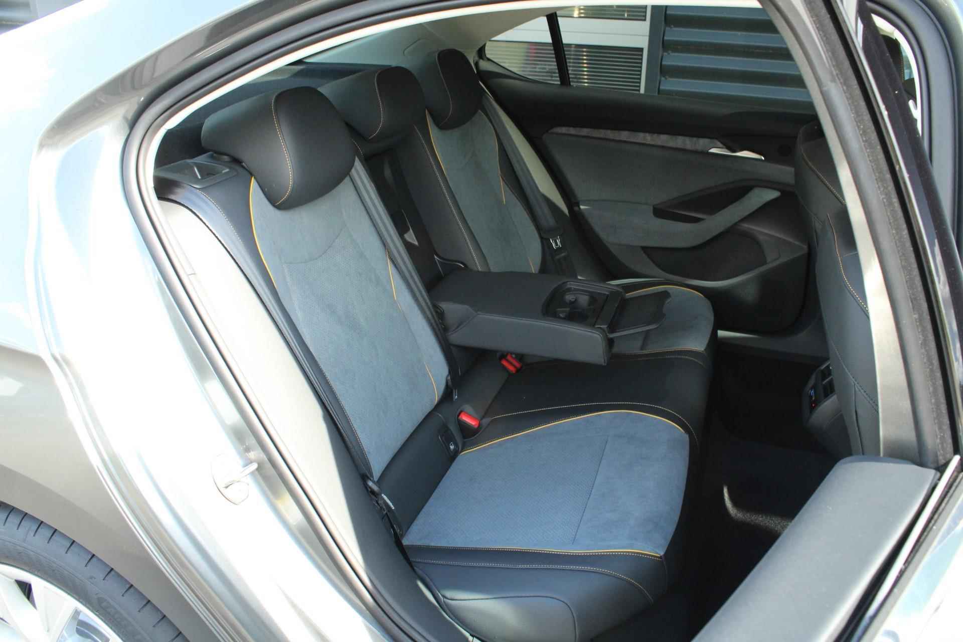 Skoda Superb 1.5 TSI 150pk DSG MHEV Business Edition | Trekhaak | Lounge Interieur Design - 17/50