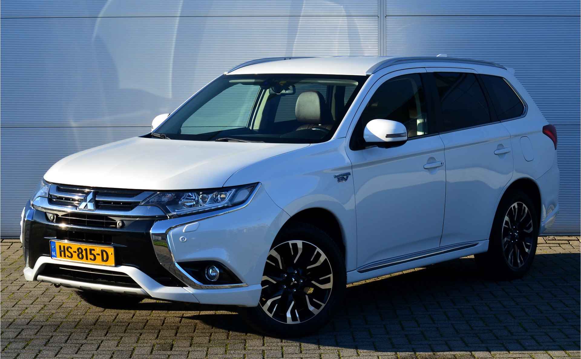 Mitsubishi Outlander PHEV 2.0 INSTYLE 4WD | PLUG IN HYBRID | V2G | FULL OPTIONS | ALL SEASON BANDEN | TREKHAAK 1500KG | ALL IN RIJKLAARPRIJS - 4/46