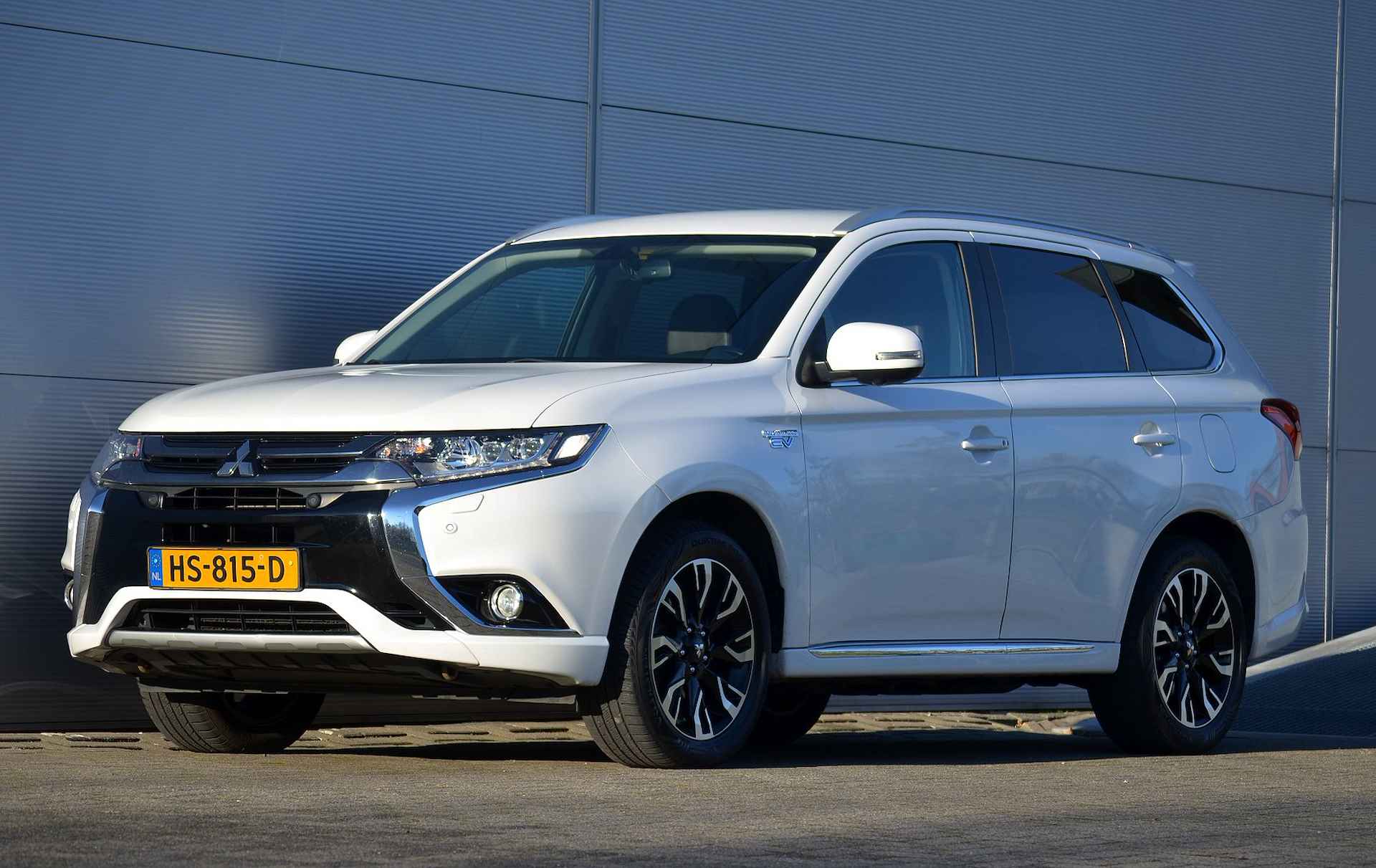 Mitsubishi Outlander PHEV 2.0 INSTYLE 4WD | PLUG IN HYBRID | V2G | FULL OPTIONS | ALL SEASON BANDEN | TREKHAAK 1500KG | ALL IN RIJKLAARPRIJS - 5/46