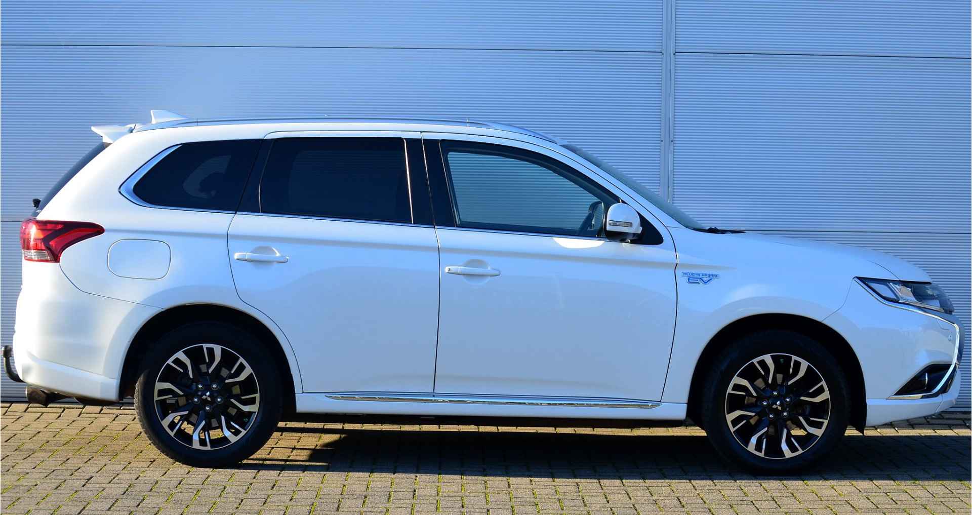 Mitsubishi Outlander PHEV 2.0 INSTYLE 4WD | PLUG IN HYBRID | V2G | FULL OPTIONS | ALL SEASON BANDEN | TREKHAAK 1500KG | ALL IN RIJKLAARPRIJS - 11/46