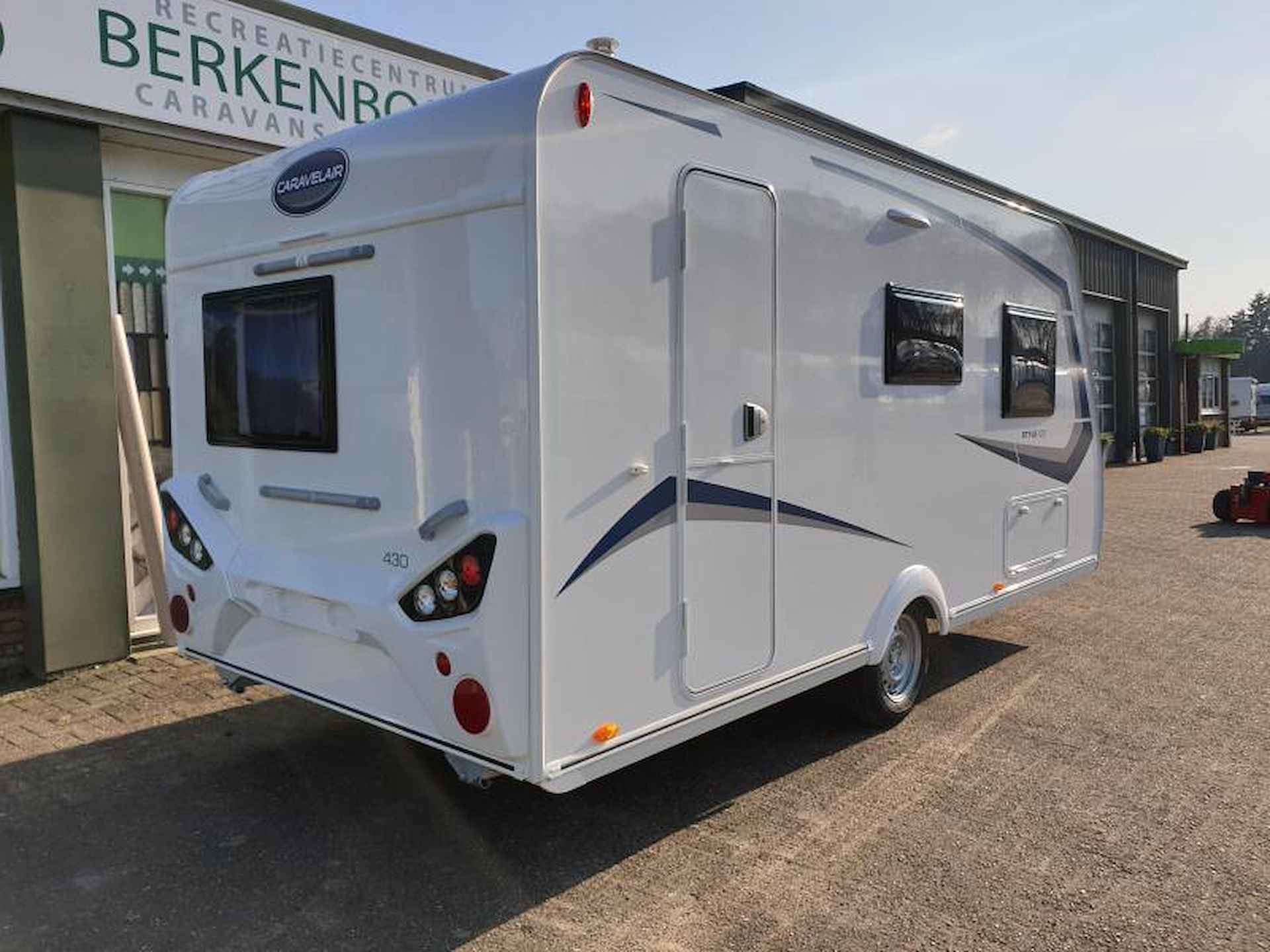 Caravelair Alba Style 430 Dwarsbed & Treinzit - 3/24