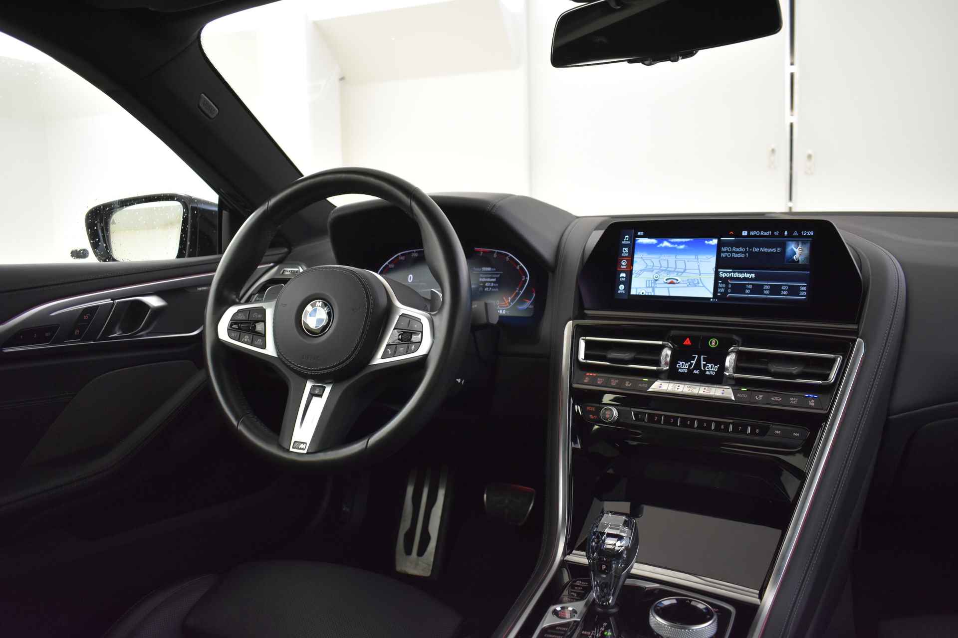 BMW 8 Serie 840i High Executive M Sportpakket / Laserlight / Soft-Close / Active Steering / Parking Assistant Plus / Driving Assistant Professional / Stoelventilatie - 12/52