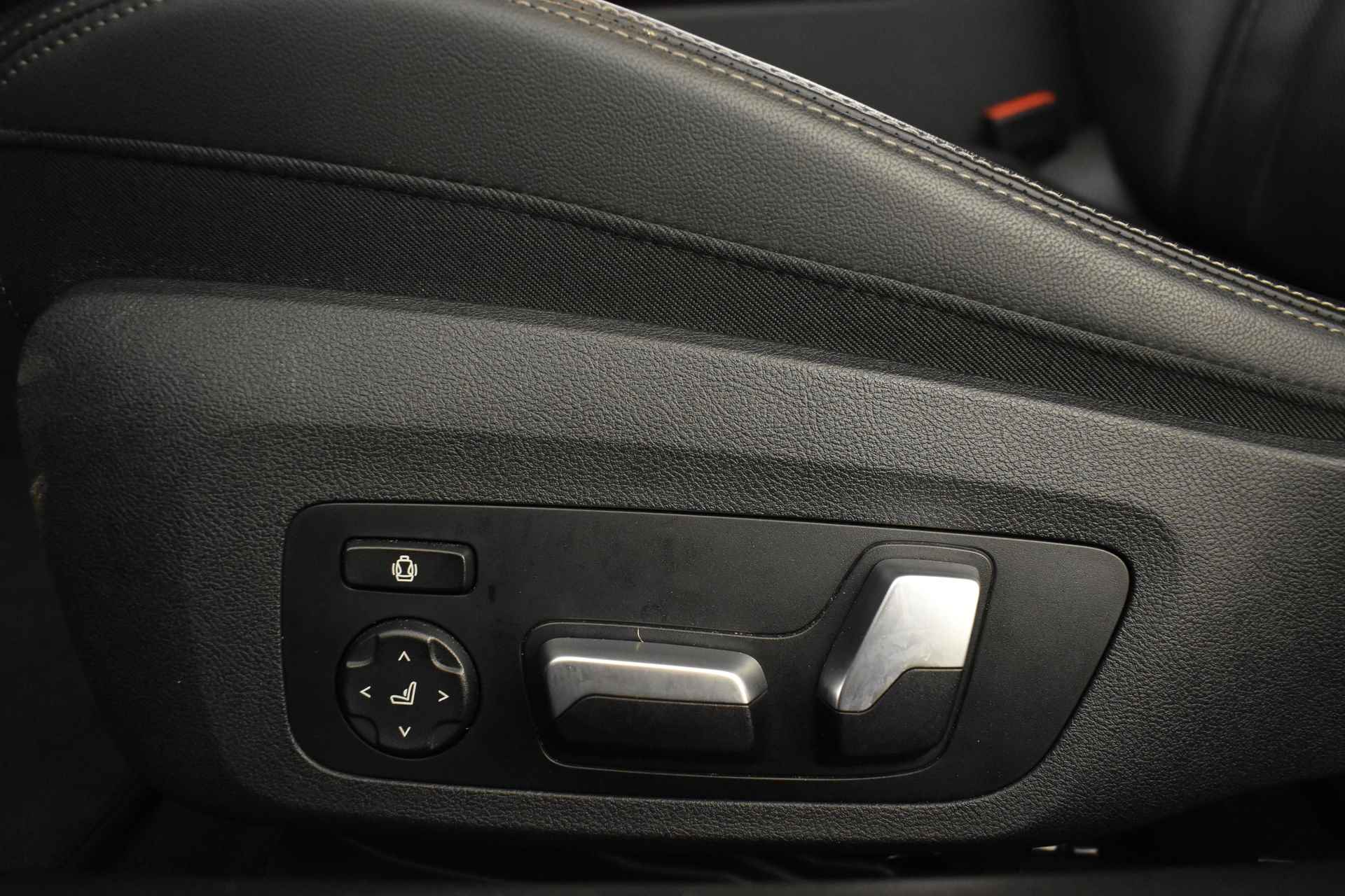 BMW 8 Serie 840i High Executive M Sportpakket / Laserlight / Soft-Close / Active Steering / Parking Assistant Plus / Driving Assistant Professional / Stoelventilatie - 16/52