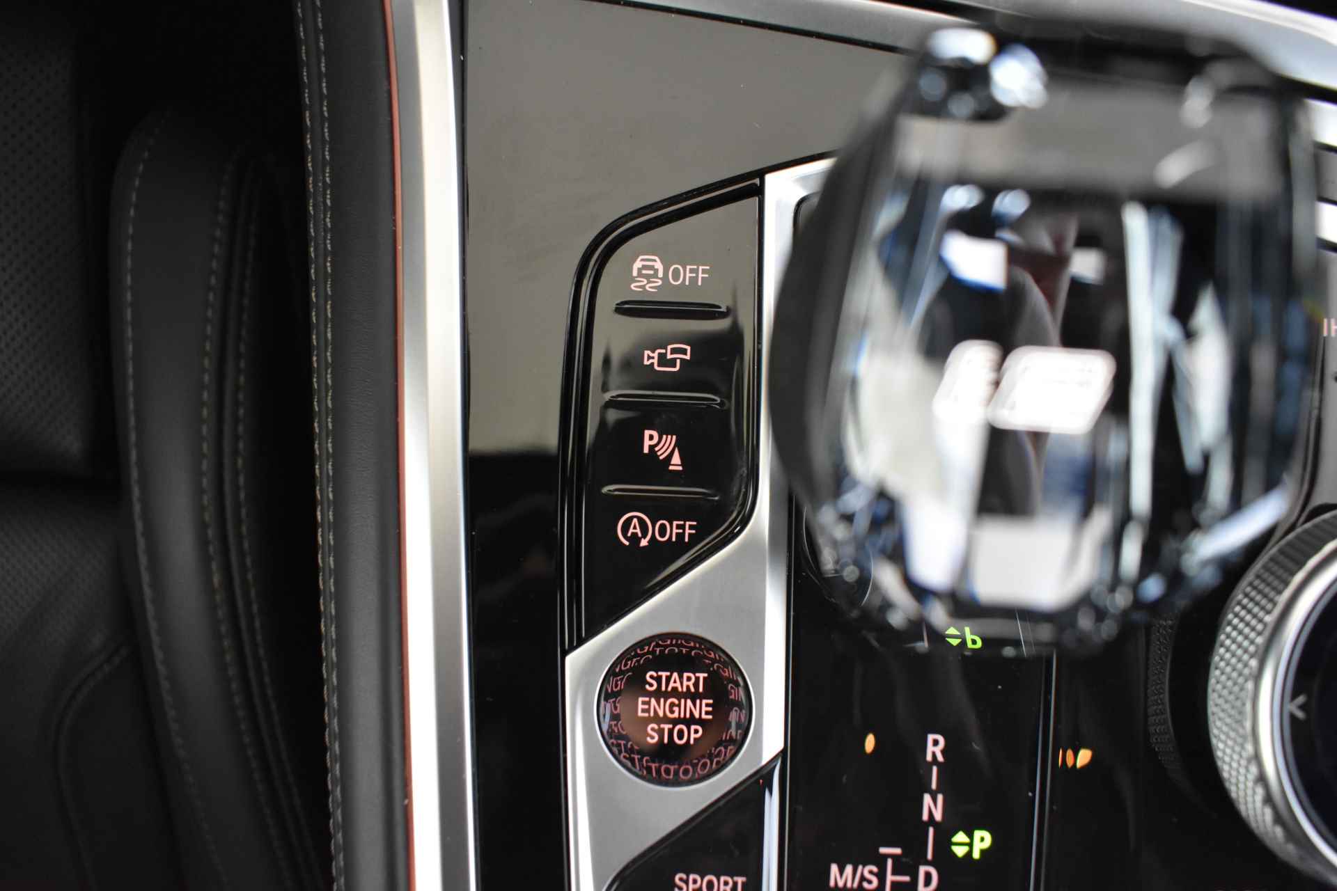 BMW 8 Serie 840i High Executive M Sportpakket / Laserlight / Soft-Close / Active Steering / Parking Assistant Plus / Driving Assistant Professional / Stoelventilatie - 28/52