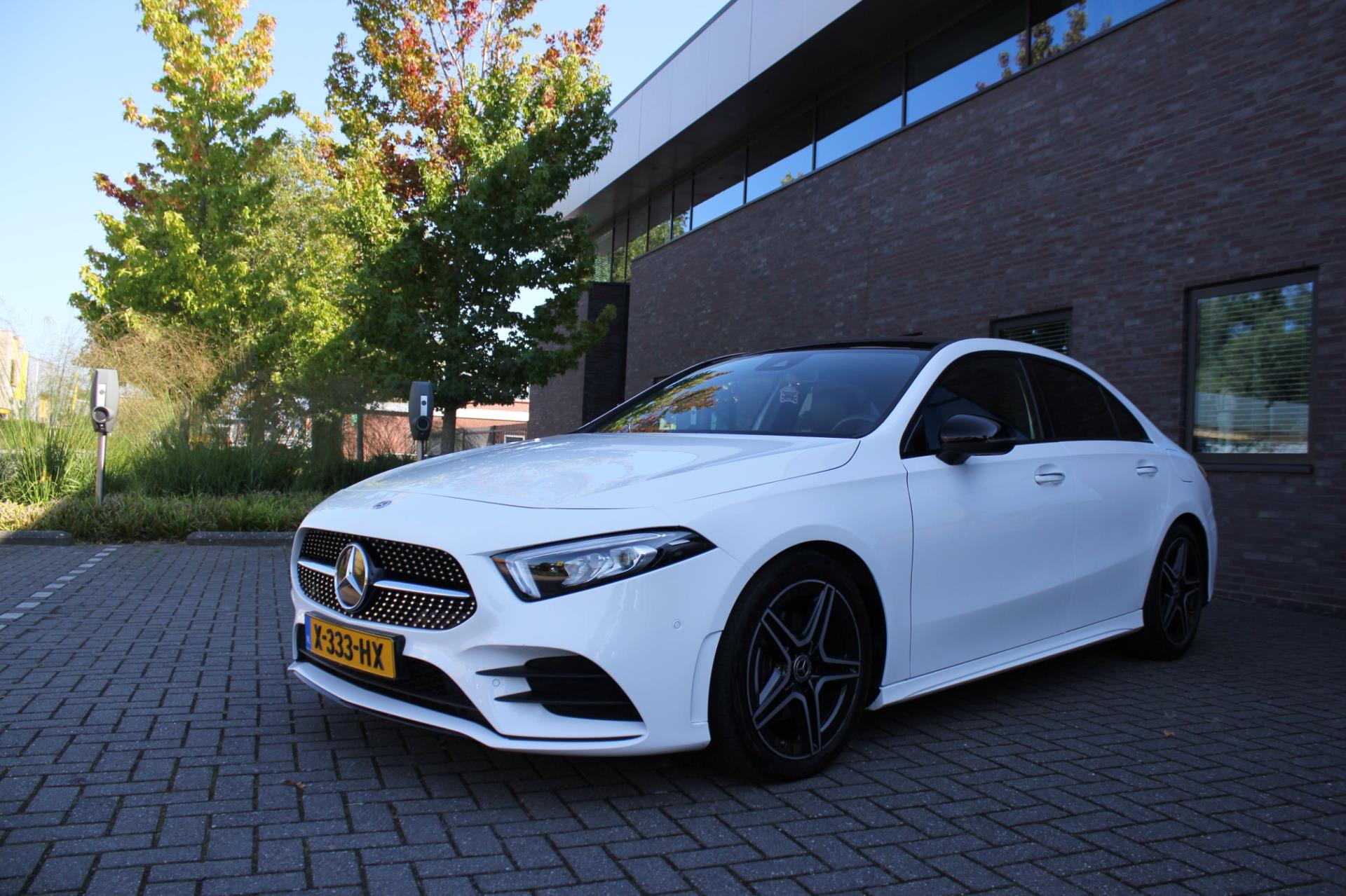 Mercedes-Benz A-klasse 180 d Business Solution AMG