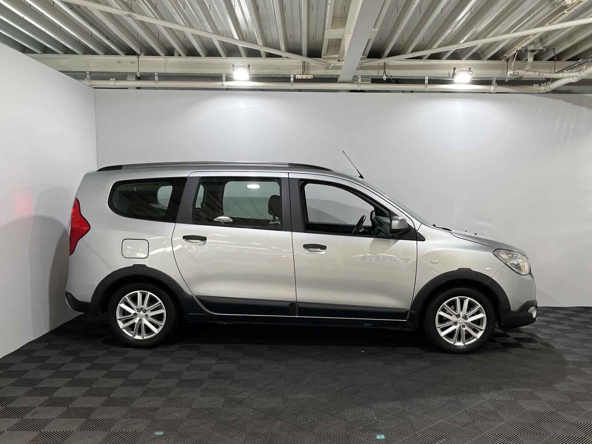 Dacia Lodgy 1.3 - 130PK TCe Stepway 5p | 1e eigenaar | Trekhaak (1400KG) | Navi | Airco | Camera | Cruise Control | Bluetooth | Lichtmetalen Velgen | - 4/31