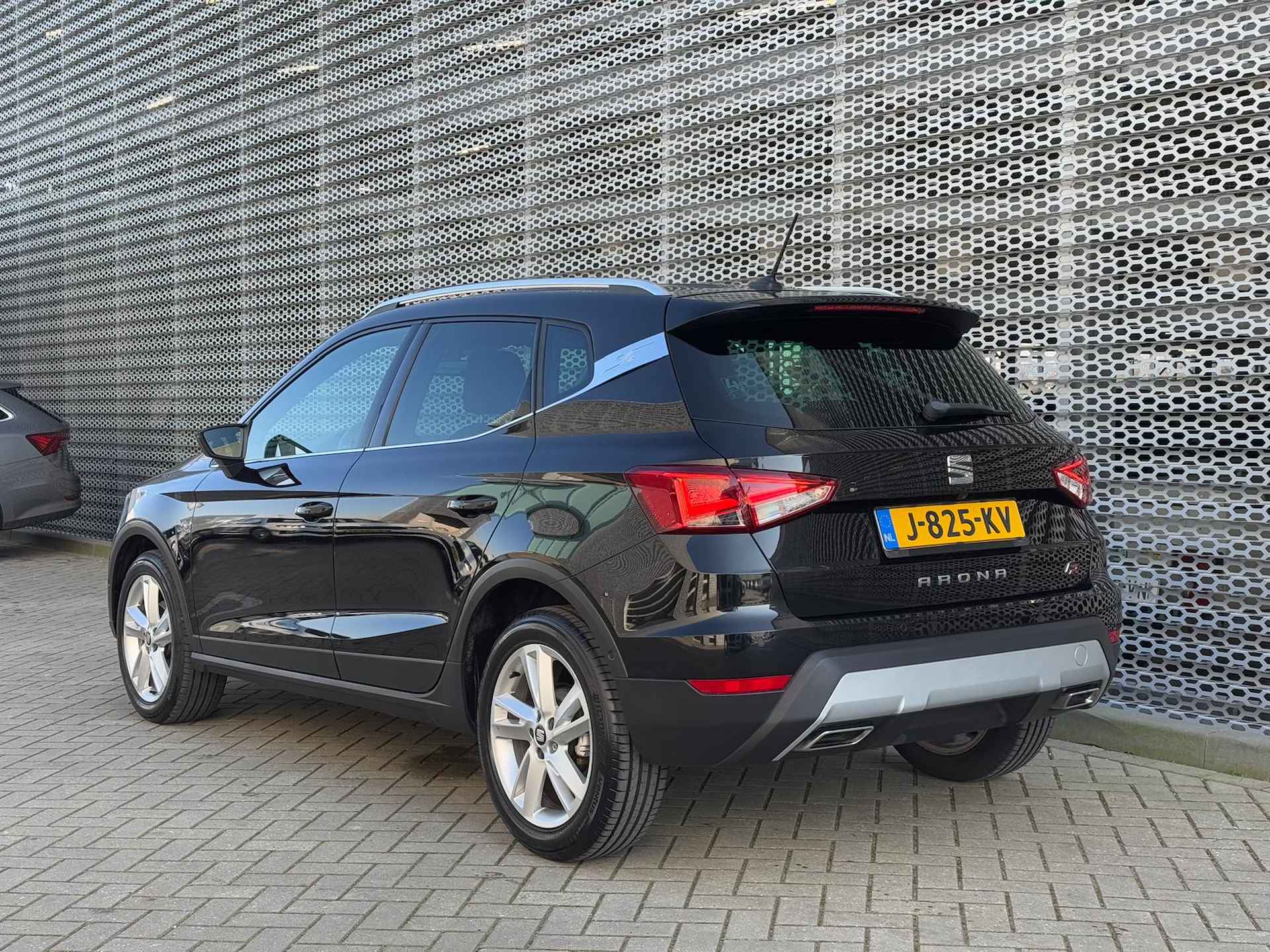 SEAT Arona 1.0 TSI FR Business Intense / Clima / Navi / Camera/  PDC/ 17 Lichtmetaal / 115PK P4 - 6/31