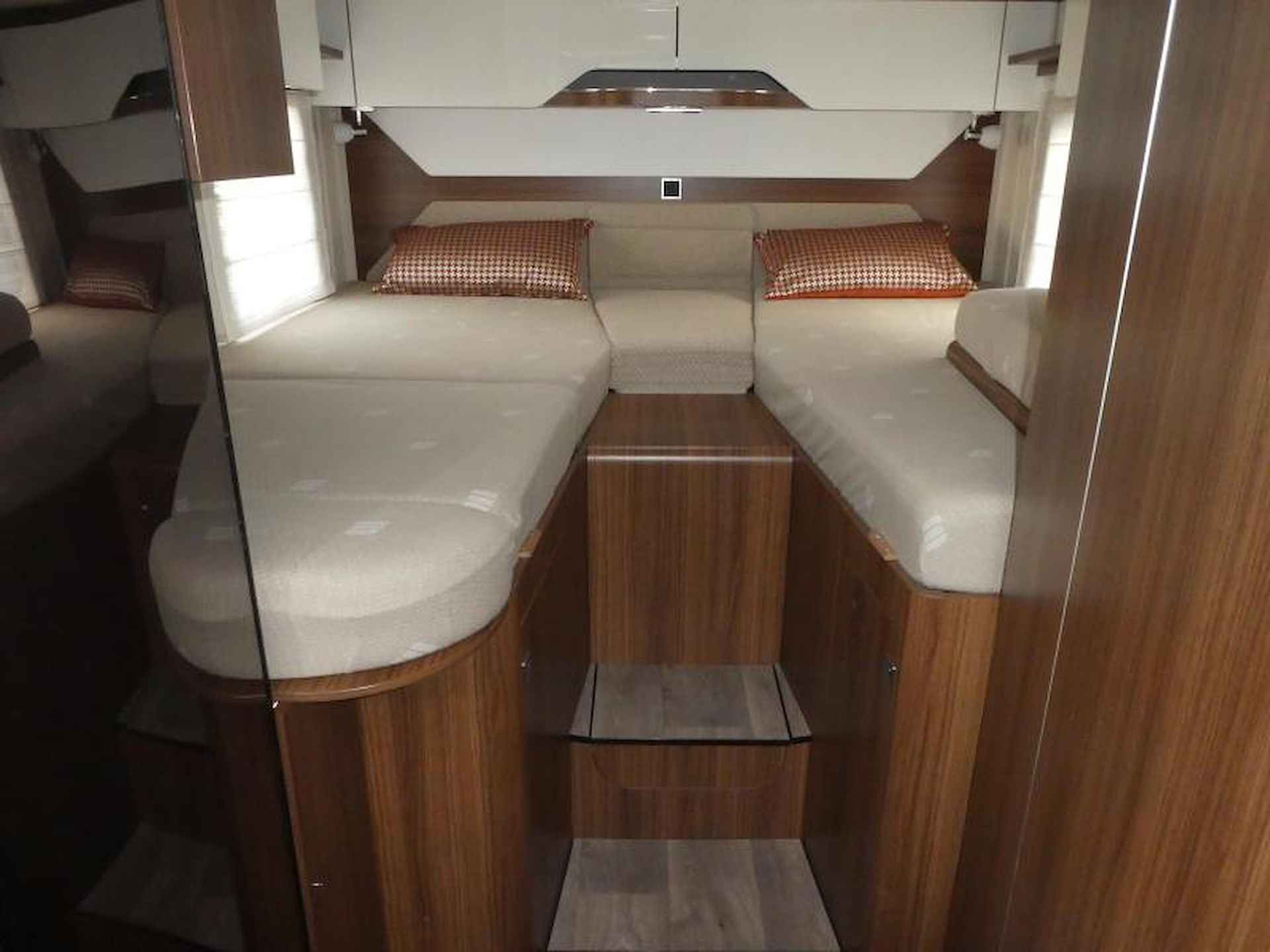 Hymer B-MCT 580  E&P LEVELSYST. / XXL BED! - 10/19