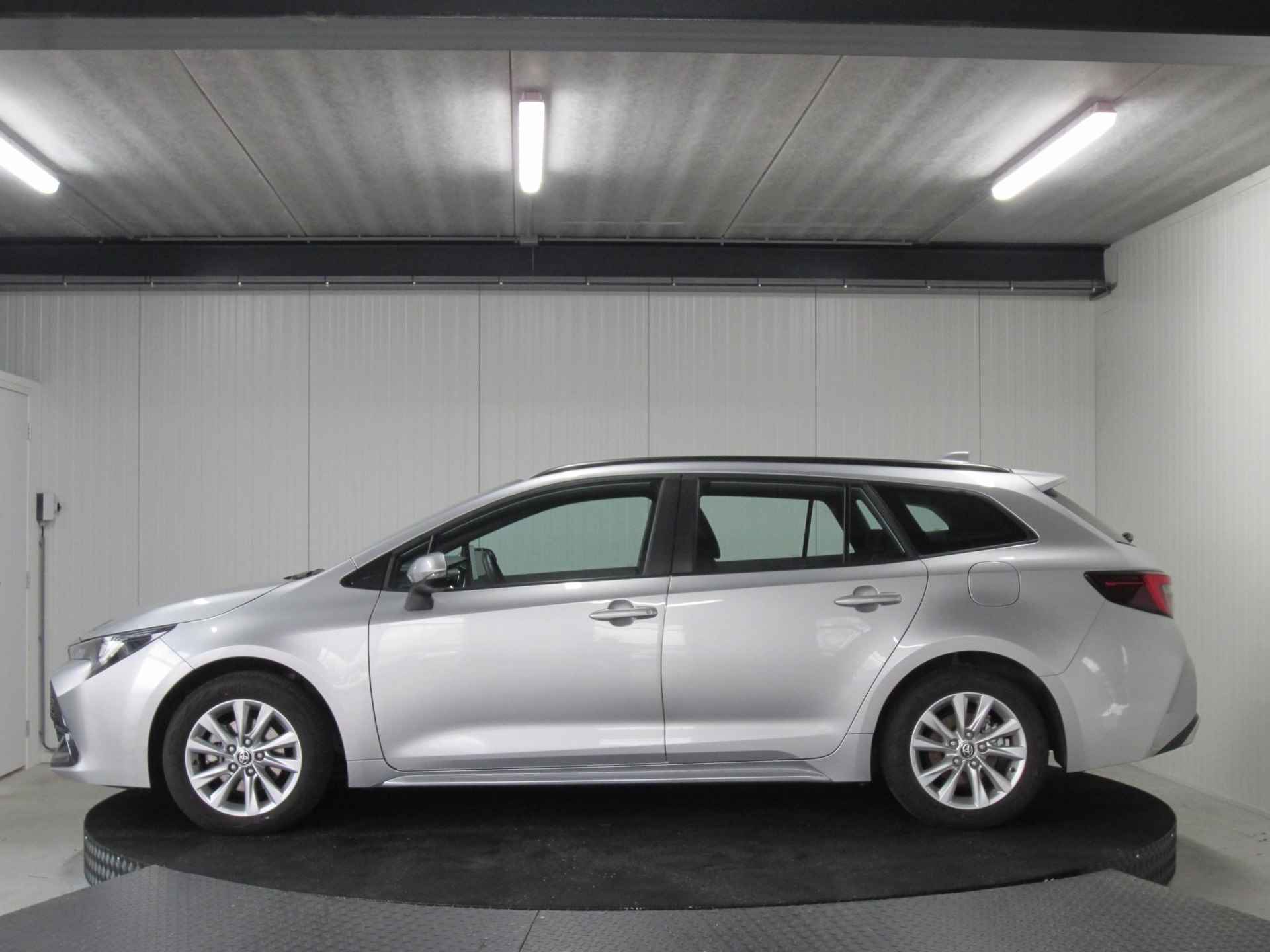 Toyota Corolla Touring Sports Hybrid 140 Active Navi Camera NL auto - 4/19