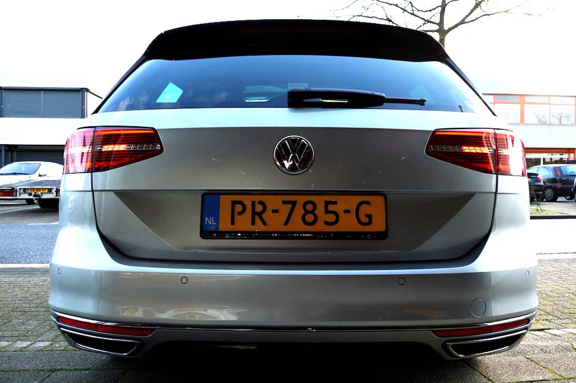 Volkswagen Passat Variant Highline R LEER/NAVI/CAM360º/PANO - 9/45