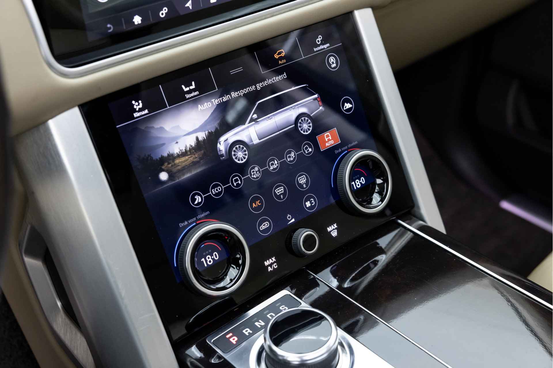 Land Rover Range Rover P400e Vogue | Panoramadak | Drive Pro Pack | 360gr Camera | 3-zone Climate Control - 15/37