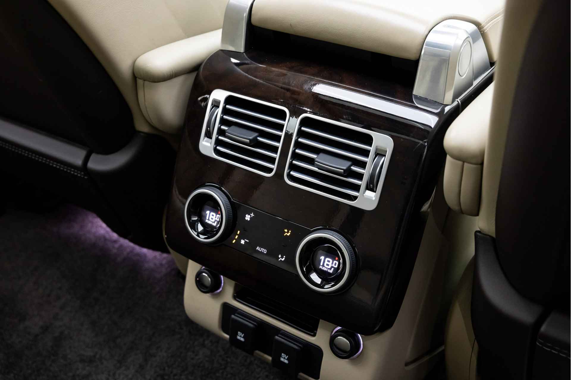 Land Rover Range Rover P400e Vogue | Panoramadak | Drive Pro Pack | 360gr Camera | 3-zone Climate Control - 19/37