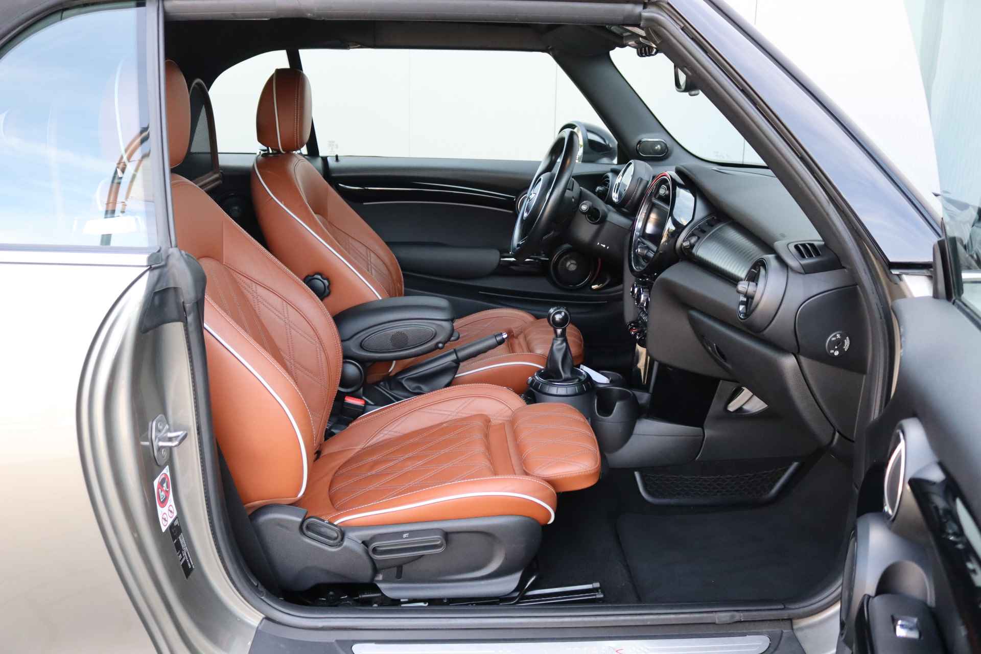 MINI Cabrio 2.0 Cooper S 192PK Chili Serious Business Navigatie/Harmann-kardon/Leder/18-Inch - 14/33