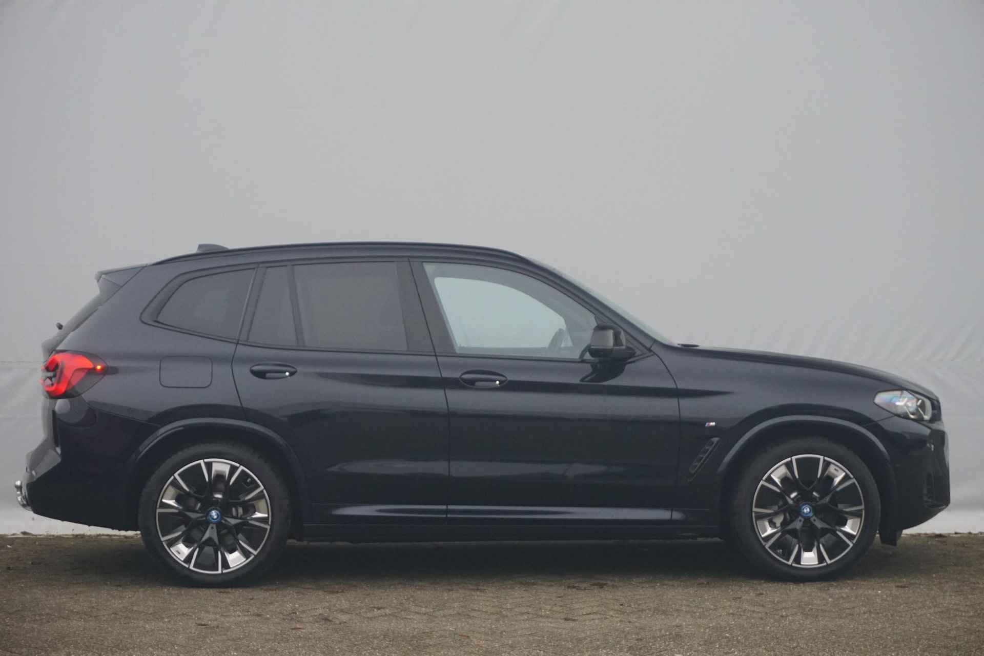 BMW iX3 High Executive 20'' / Trekhaak elektrisch / Stuurwiel verwarmd / Comfort Acces - 3/36