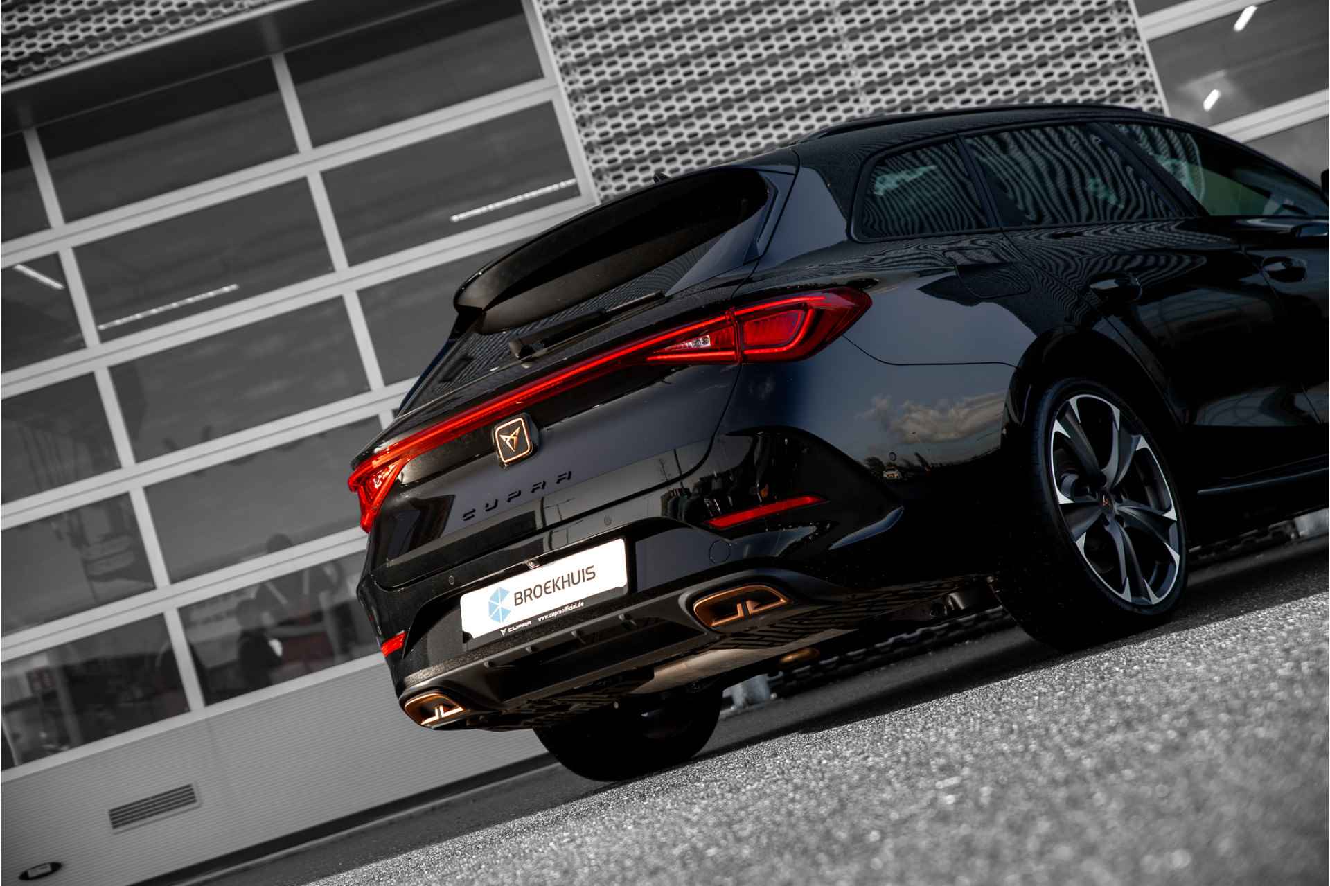 CUPRA Leon VZ Performance Limited 1.4 TSI e-Hybrid 245pk | Panoramadak | Camera | Navigatie - 17/31