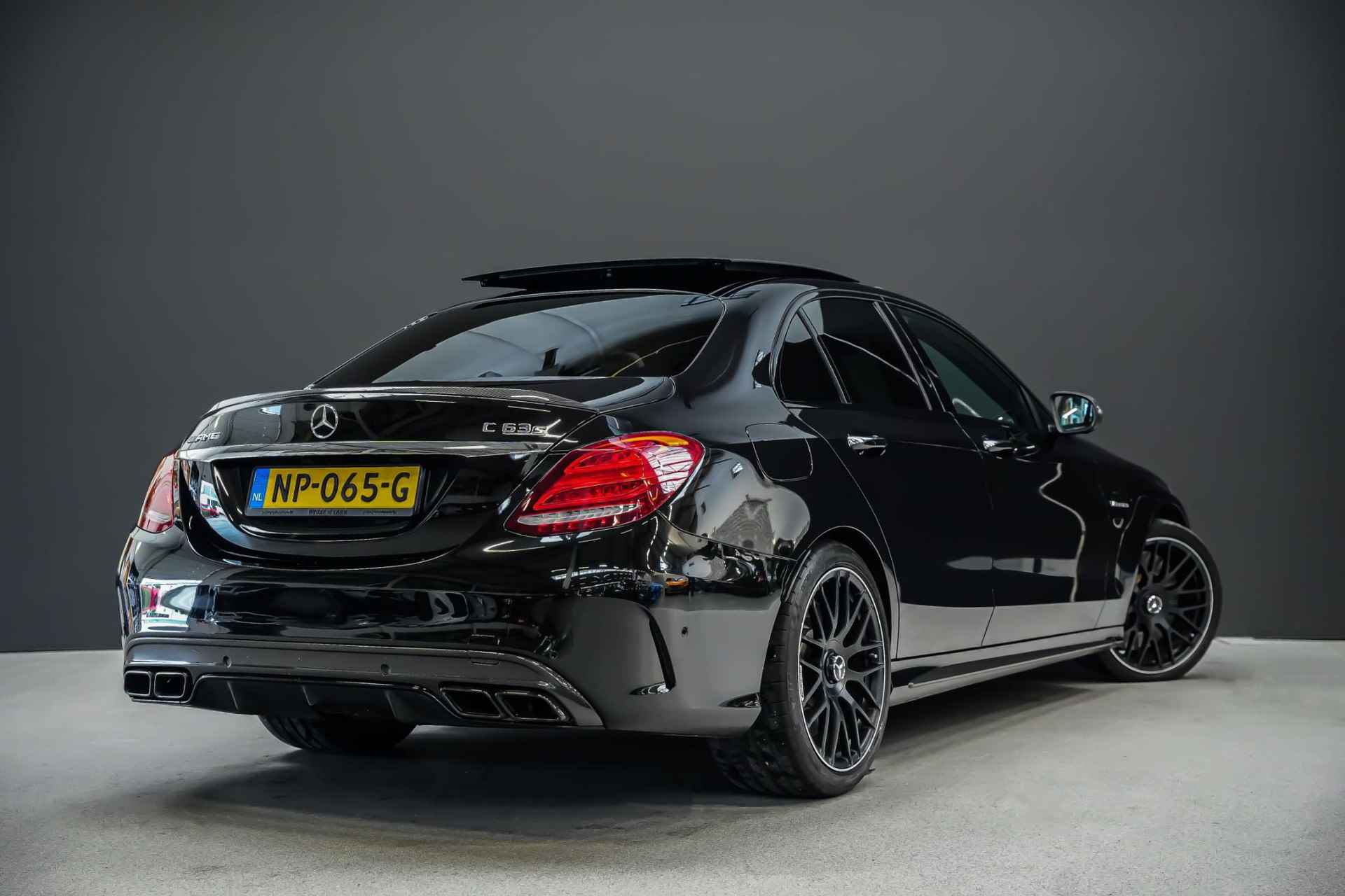 Mercedes-Benz C-klasse C63S 510 pk AMG Bucket seats|Burmester| elekt. stoelen+memory|elekt. haak|carbon|IWC|360|Pano| - 2/61