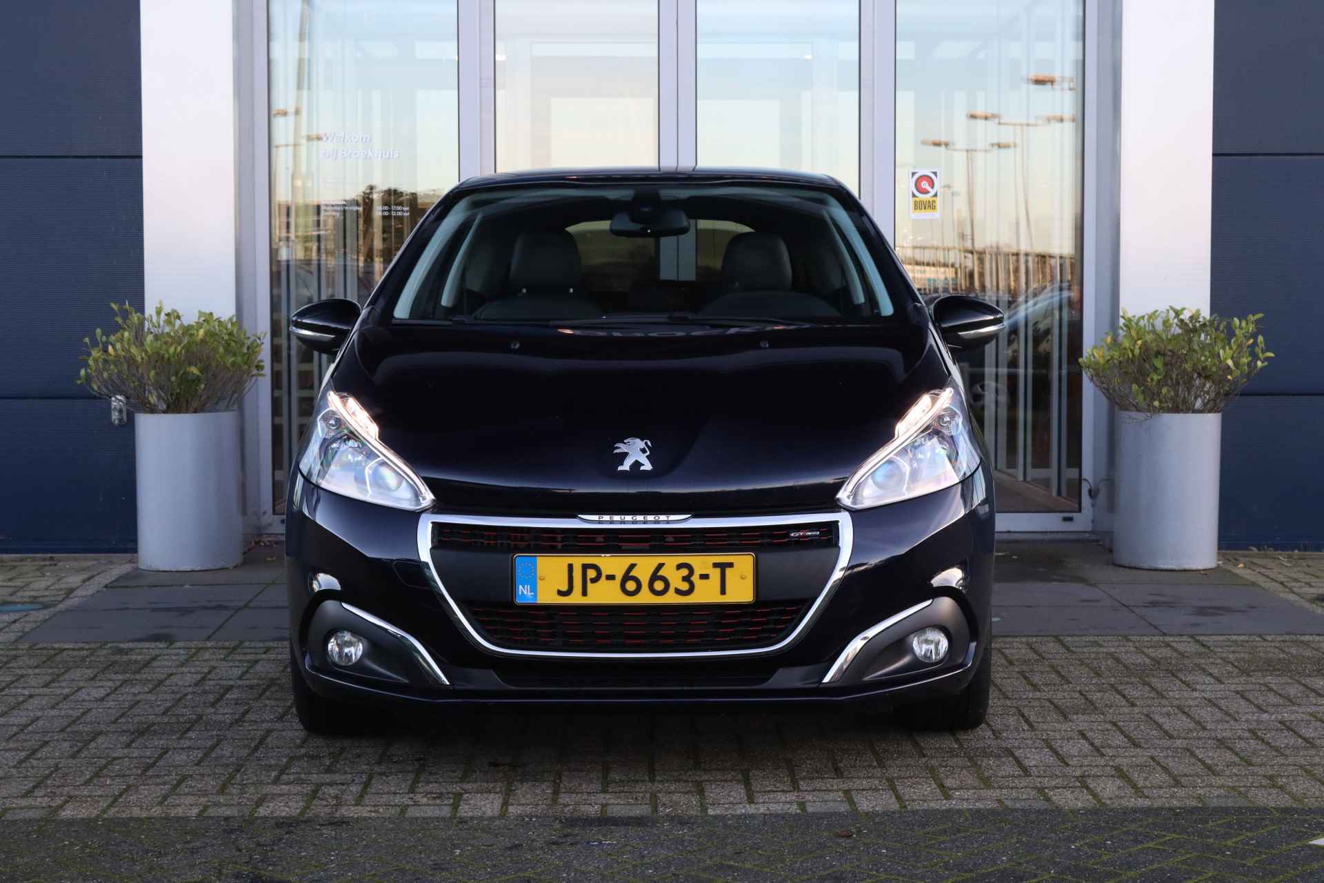 Peugeot 208 1.2 110 pk PureTech GT-line | Camera | Cruise control | Carplay | Sensoren achter - 12/35