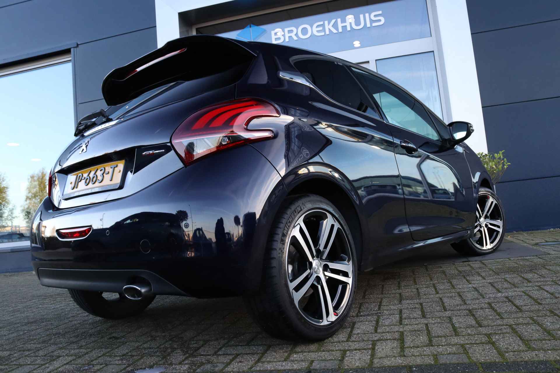 Peugeot 208 1.2 110 pk PureTech GT-line | Camera | Cruise control | Carplay | Sensoren achter - 15/35