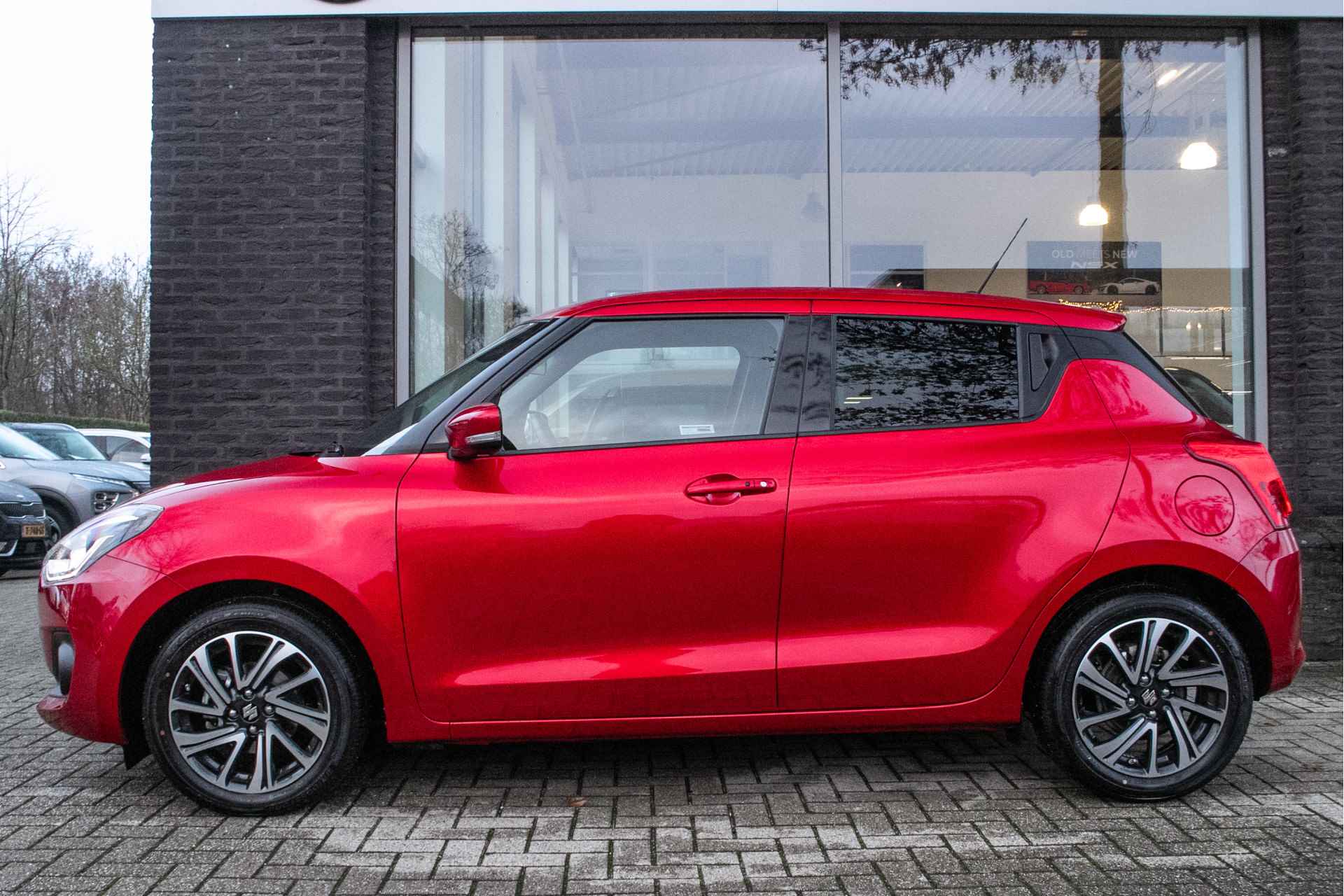 Suzuki Swift 1.2 Style Smart Hybrid - All-in rijklrprs | navigatie | adaptive cruise - 2/37