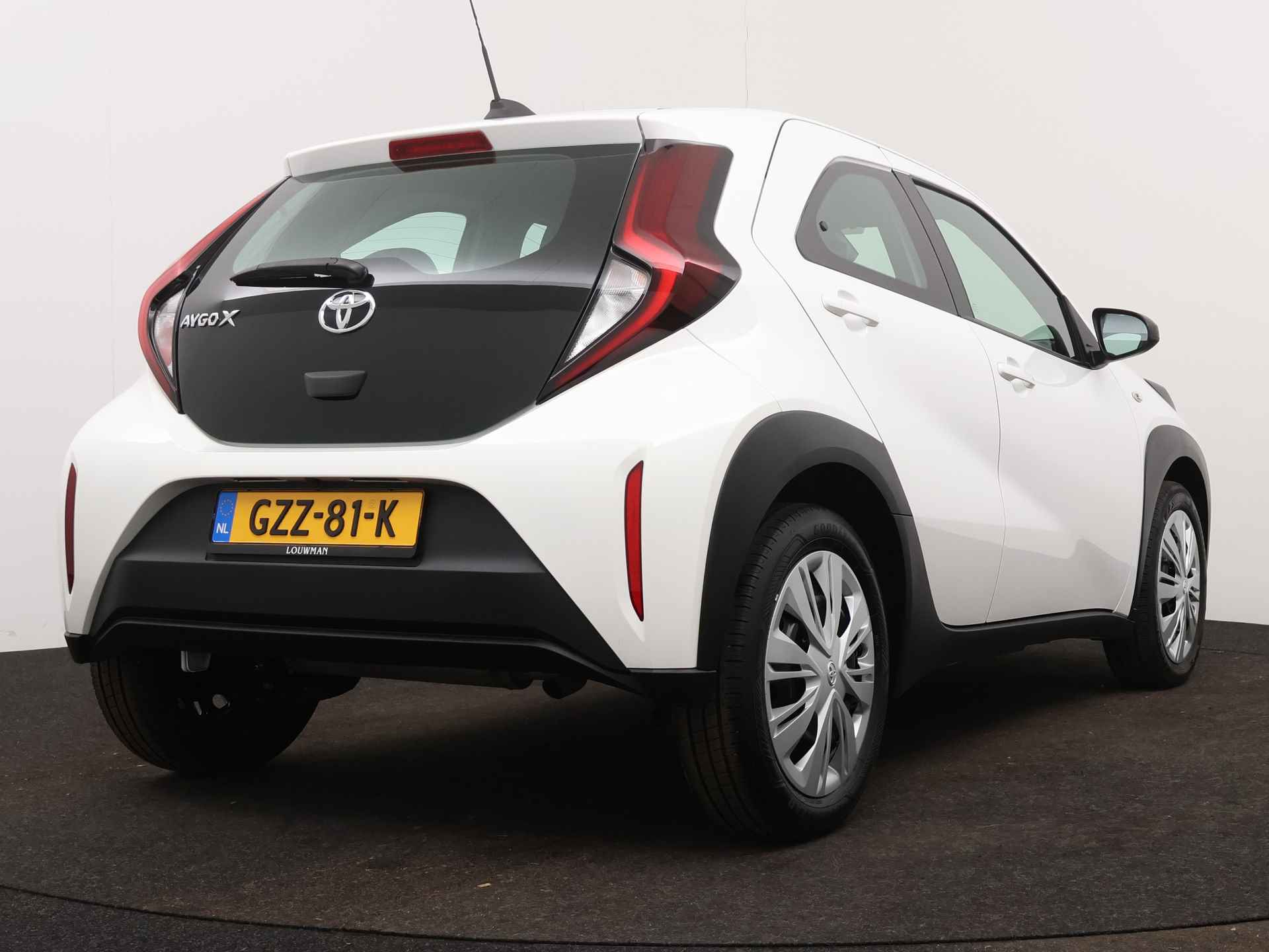 Toyota Aygo X 1.0 VVT-i X-Play Limited | Airco | Camera | Apple Carplay/Android Auto | Stoelverwarming | - 3/41