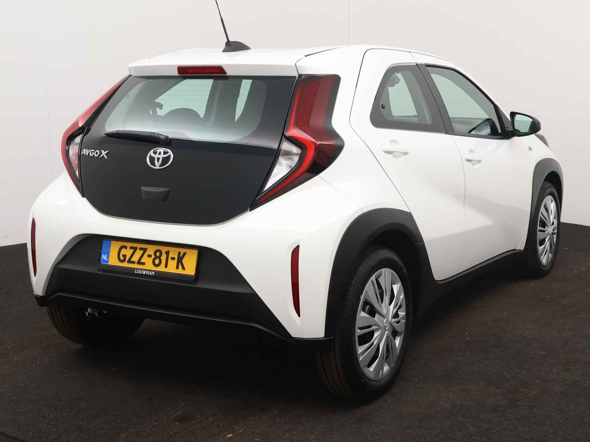 Toyota Aygo X 1.0 VVT-i X-Play Limited | Airco | Camera | Apple Carplay/Android Auto | Stoelverwarming | - 18/41