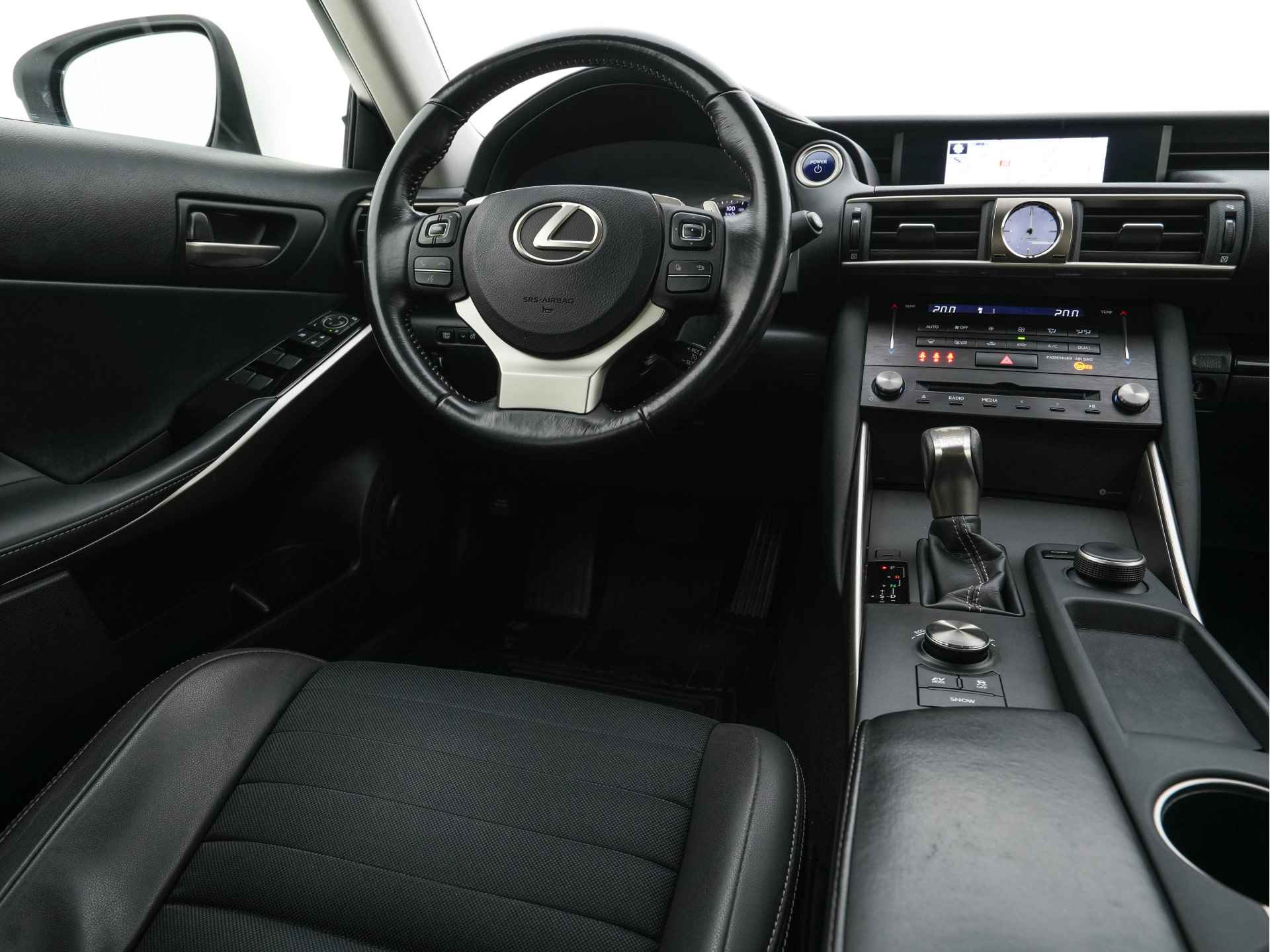 Lexus IS 300h Hybrid Business Line Aut. *NAVI-FULLMAP | FULL-LED | LEDER-MICROFIBRE | CAMERA | SHIFT-PADDLES | ECC | PDC | CRUISE | SPORT-SEATS | 17''ALU* - 7/34