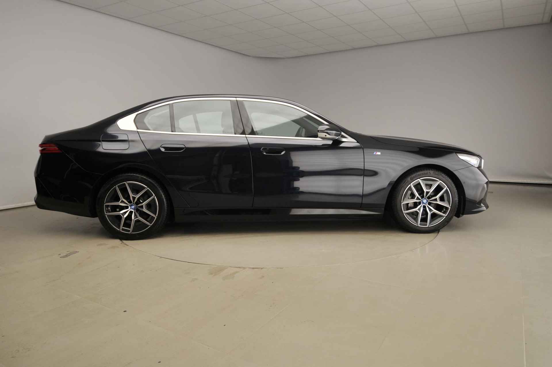 BMW i5 eDrive40 | M-Sportpakket | LED | Leder | HUD | Schuifdak | Trekhaak | Comfortzetels | DAB | Harman-kardon sound | Alu 19 inch - 5/59