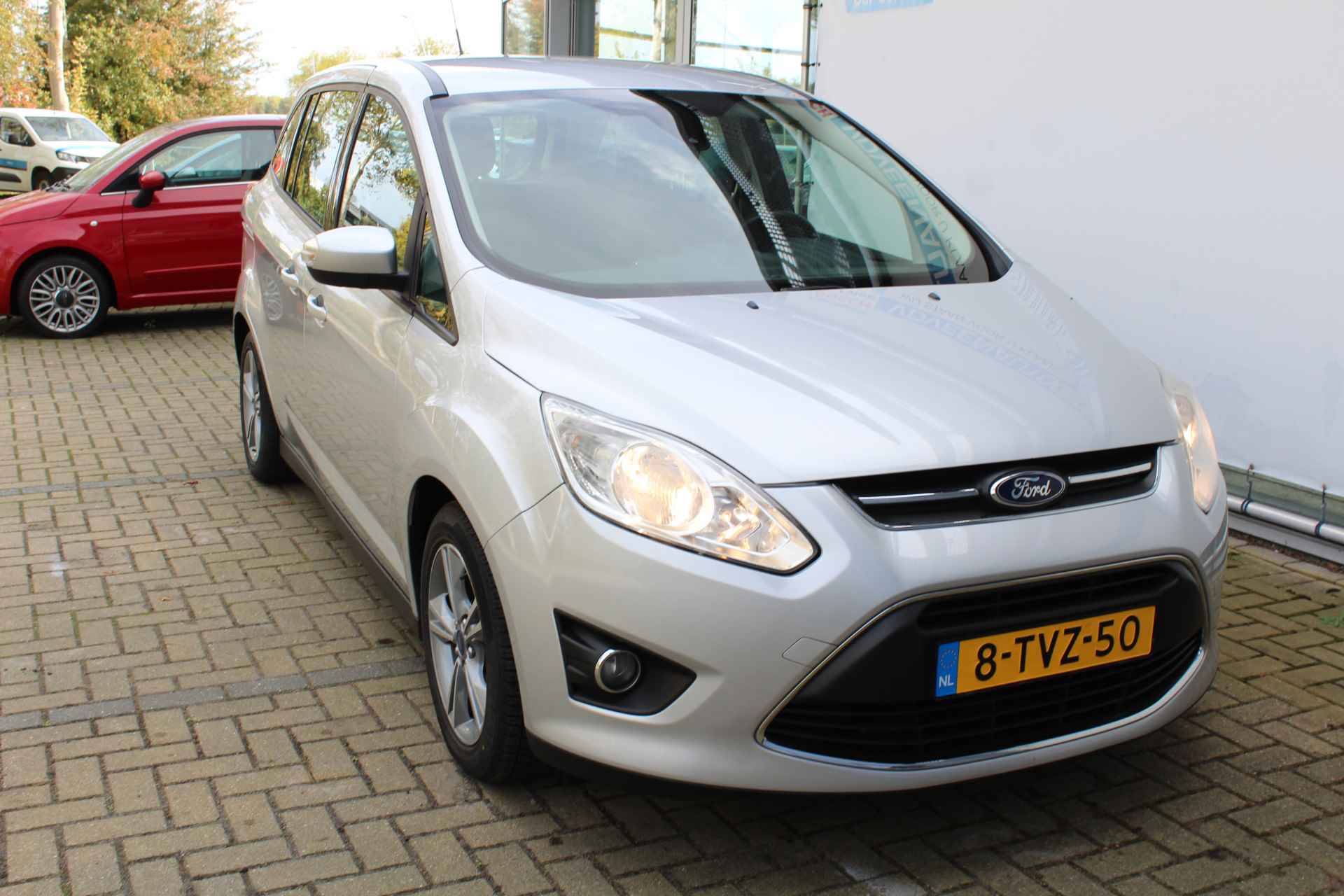 Ford Grand C-Max 1.0 Edition | Navigatie | Airco | Cruise controle | Parkeersensoren achter | Trekhaak | 16 Inch LMV | Verstelbare achterbank | Zonnescherm achter | Origineel NL auto | NAP | - 15/50