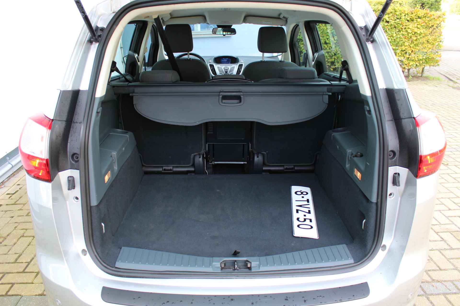 Ford Grand C-Max 1.0 Edition | Navigatie | Airco | Cruise controle | Parkeersensoren achter | Trekhaak | 16 Inch LMV | Verstelbare achterbank | Zonnescherm achter | Origineel NL auto | NAP | - 17/50