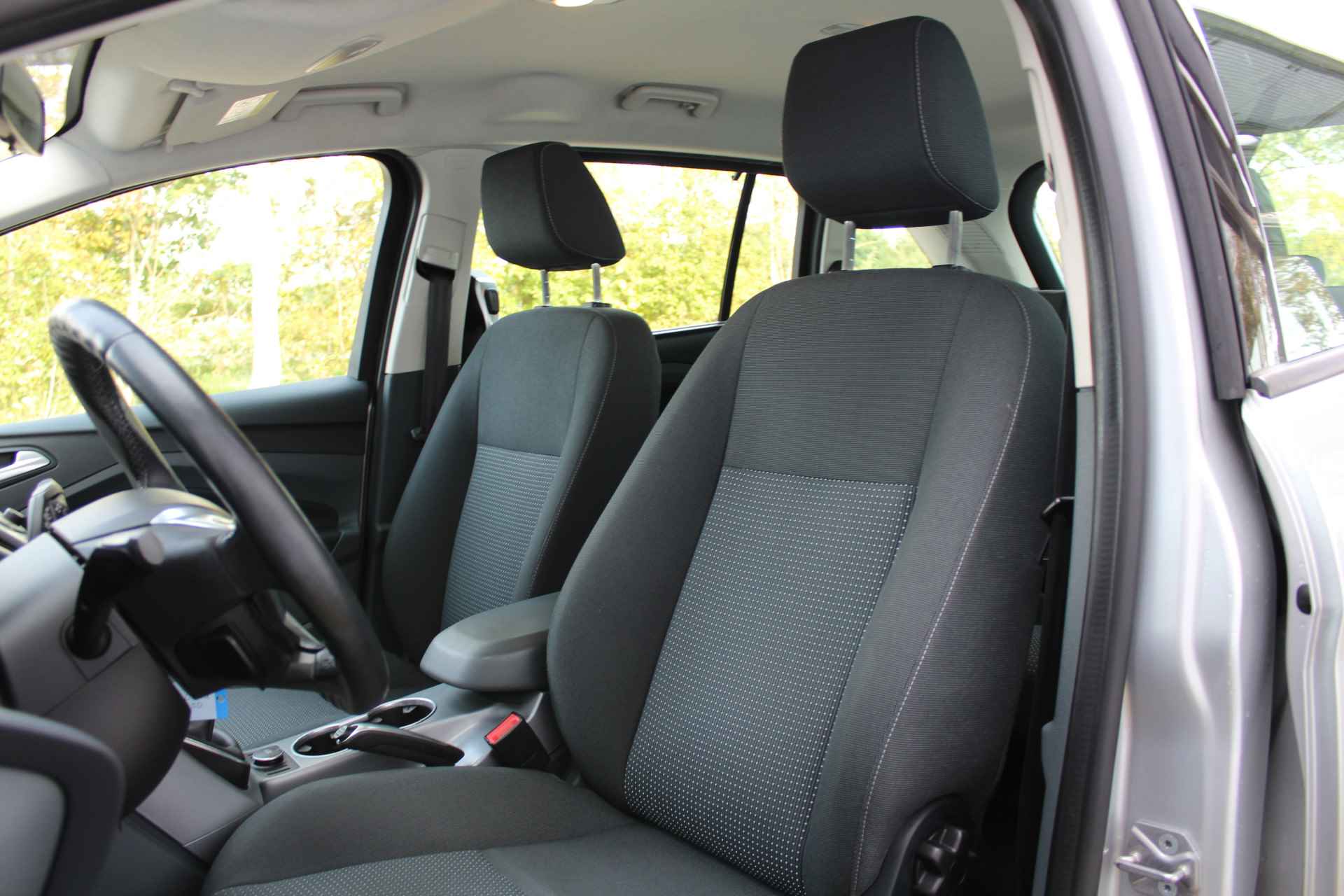 Ford Grand C-Max 1.0 Edition | Navigatie | Airco | Cruise controle | Parkeersensoren achter | Trekhaak | 16 Inch LMV | Verstelbare achterbank | Zonnescherm achter | Origineel NL auto | NAP | - 29/50